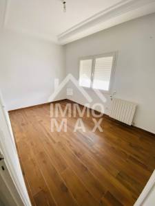 Ariana Ville El Menzah 6 Vente Maisons A  un triplex a menzah 6 ref67a
