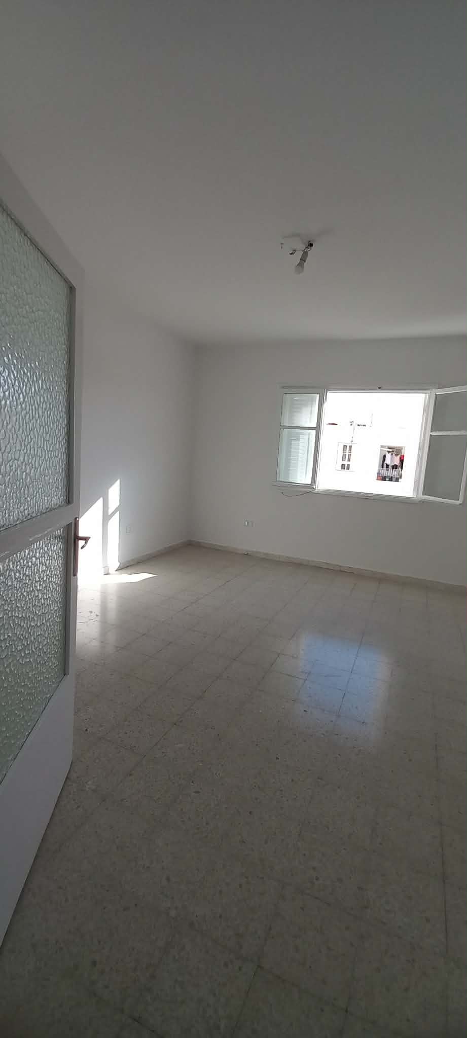 Cite El Khadra&nbsp;Cite Oplympique&nbsp;Vente&nbsp;Appart. 3 pi�ces&nbsp;S2  au 3�me �tage spacieux et r�nov�