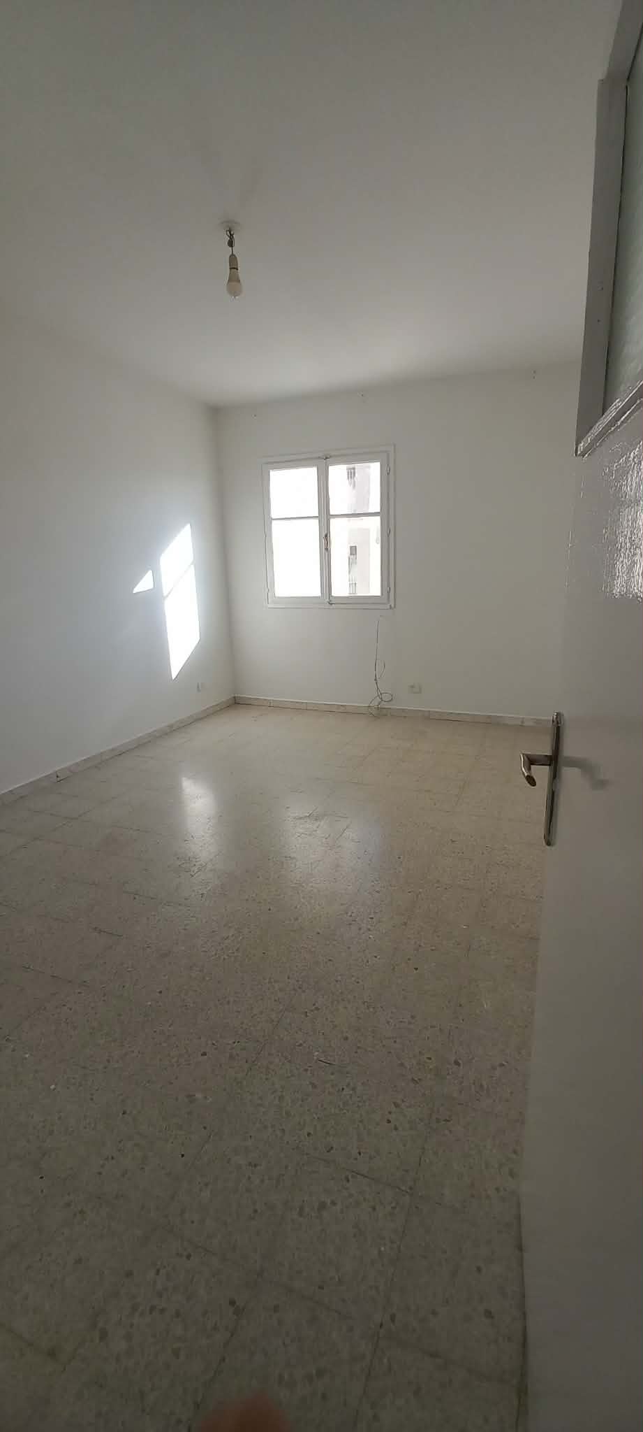 Cite El Khadra&nbsp;Cite Oplympique&nbsp;Vente&nbsp;Appart. 3 pi�ces&nbsp;S2  au 3�me �tage spacieux et r�nov�