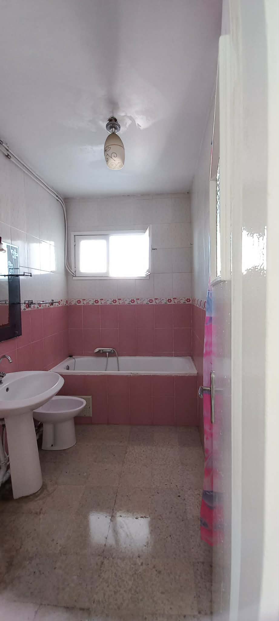 Cite El Khadra&nbsp;Cite Oplympique&nbsp;Vente&nbsp;Appart. 3 pi�ces&nbsp;S2  au 3�me �tage spacieux et r�nov�