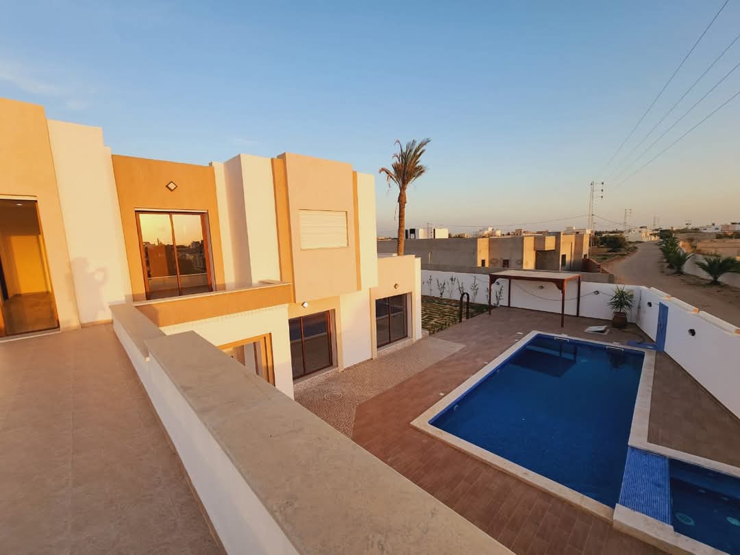 Djerba - Midoun&nbsp;Arkou&nbsp;Vente&nbsp;Maisons&nbsp;Villa de 2 niveaux avec piscine � arkou
