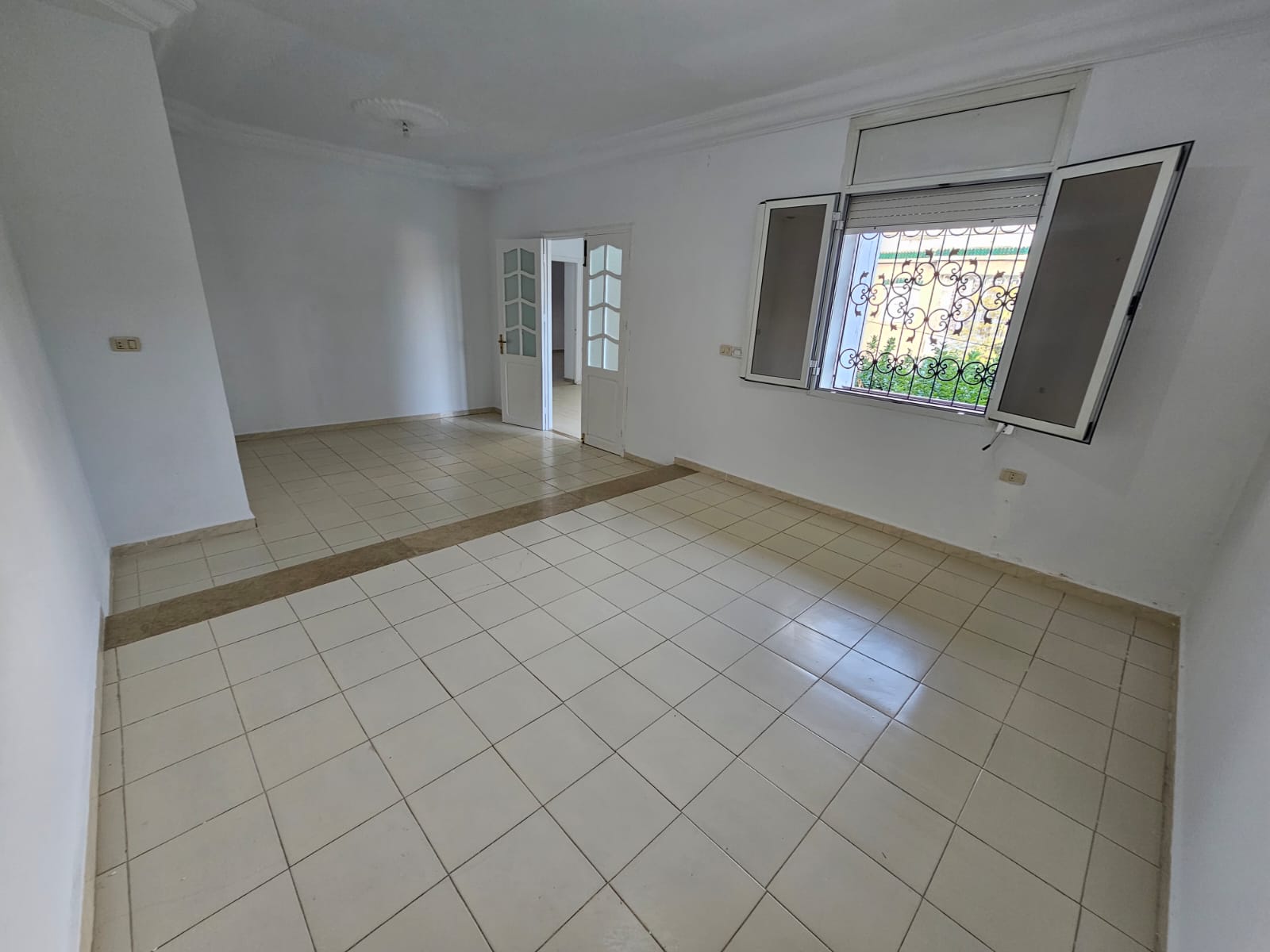Ezzouhour (Tunis)&nbsp;Ezzouhour 4&nbsp;Vente&nbsp;Maisons&nbsp;Etage de villa s3 plus studio 280 md a ezzouhour
