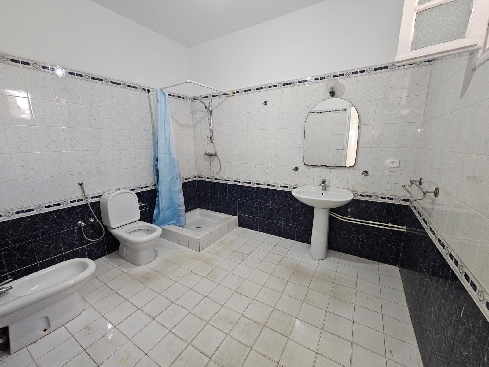 Ezzouhour (Tunis)&nbsp;Ezzouhour 4&nbsp;Vente&nbsp;Maisons&nbsp;Etage de villa s3 plus studio 280 md a ezzouhour