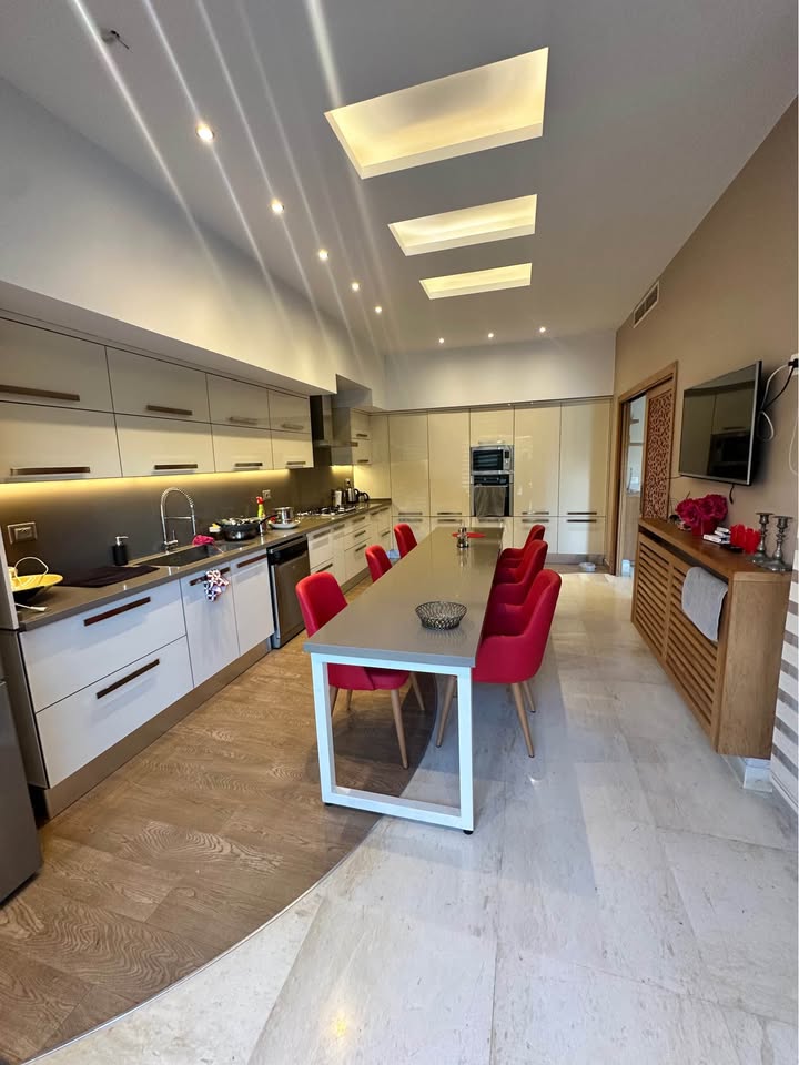 Bou Mhel El Bassatine&nbsp;Cite El Bassatine Ancien&nbsp;Vente&nbsp;Maisons&nbsp;Villa de maitre avec 5 suites jardin et piscine