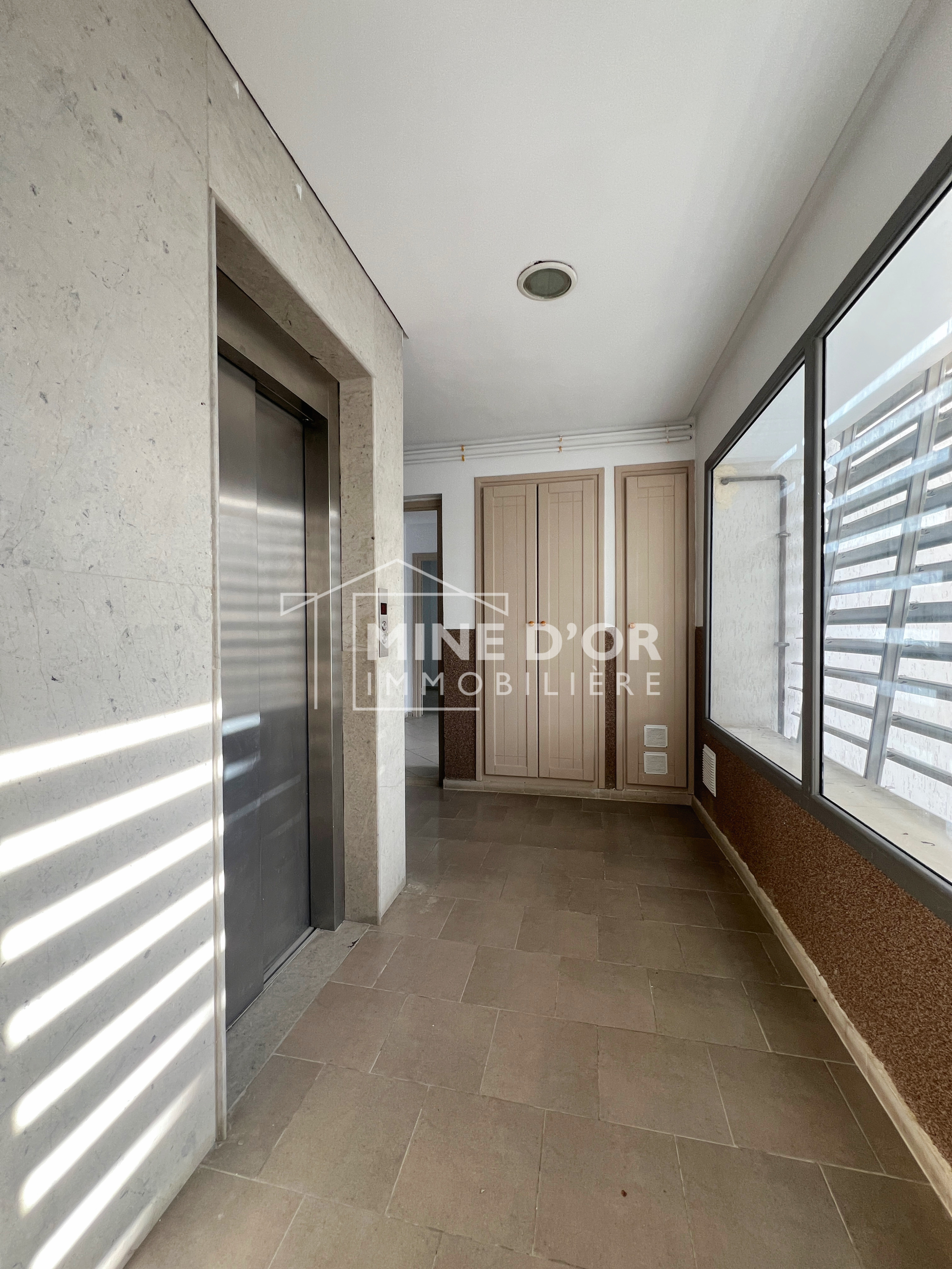 Bab Bhar&nbsp;Montplaisir&nbsp;Bureaux & Commerces&nbsp;Bureau&nbsp;Al immeuble � kheiredine pacha montplaisir