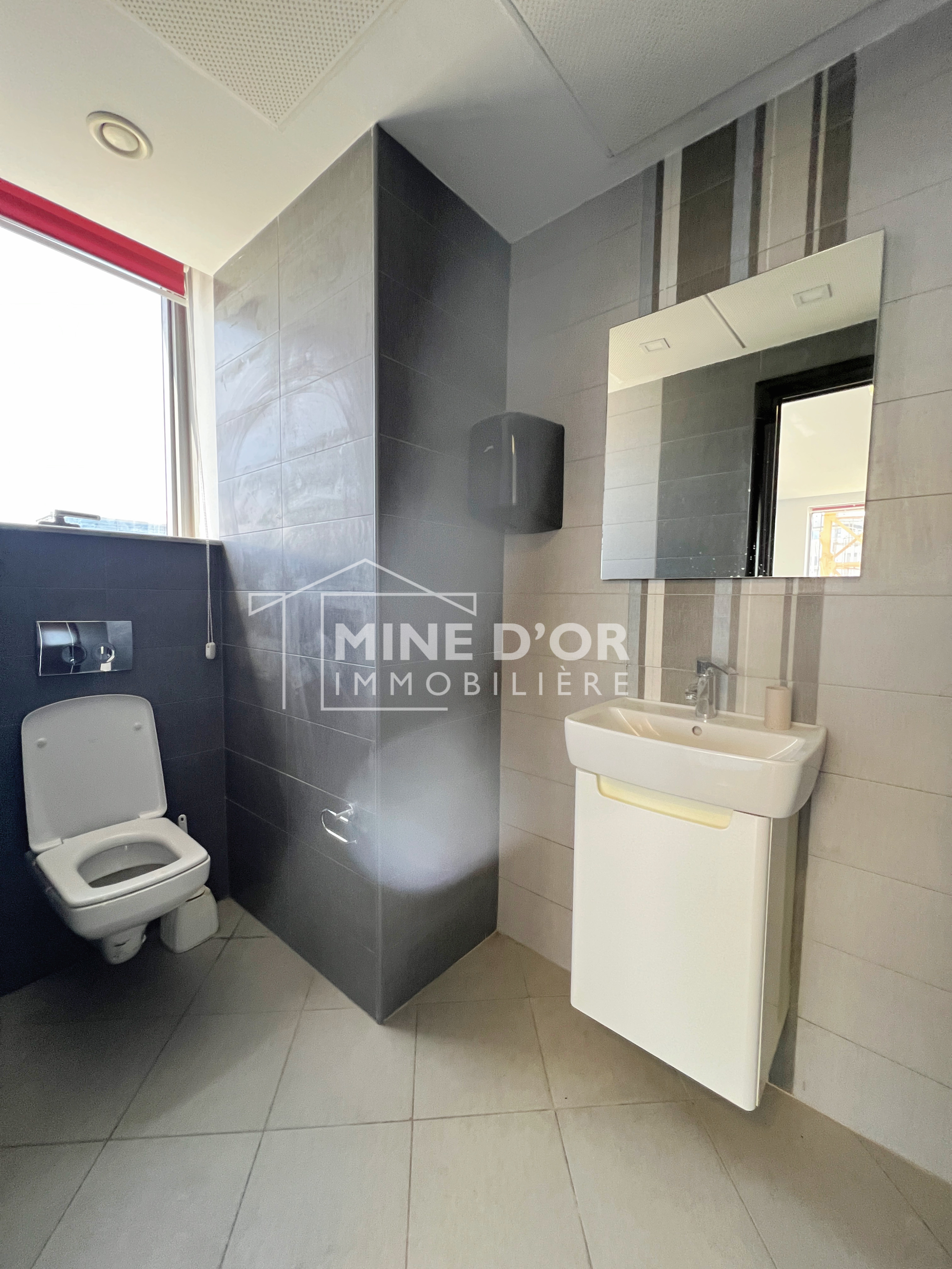 Cite El Khadra&nbsp;Zone urbaine nord&nbsp;Bureaux & Commerces&nbsp;Bureau&nbsp;Al bureau en 6espaces hts au centre urbain