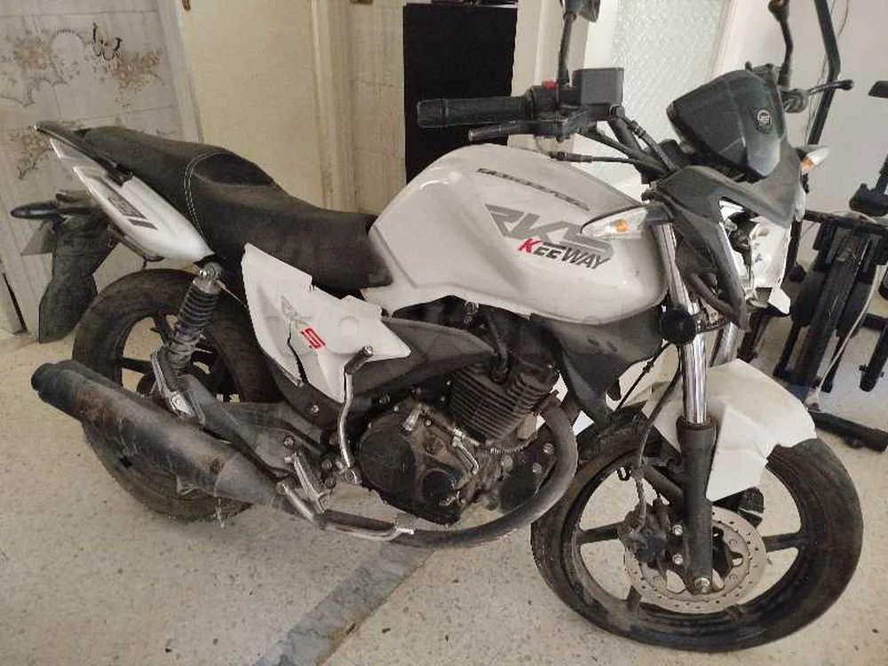 El Menzah El Manar 2 Standard mtr co Standard mtr co Moto zimota 125cc