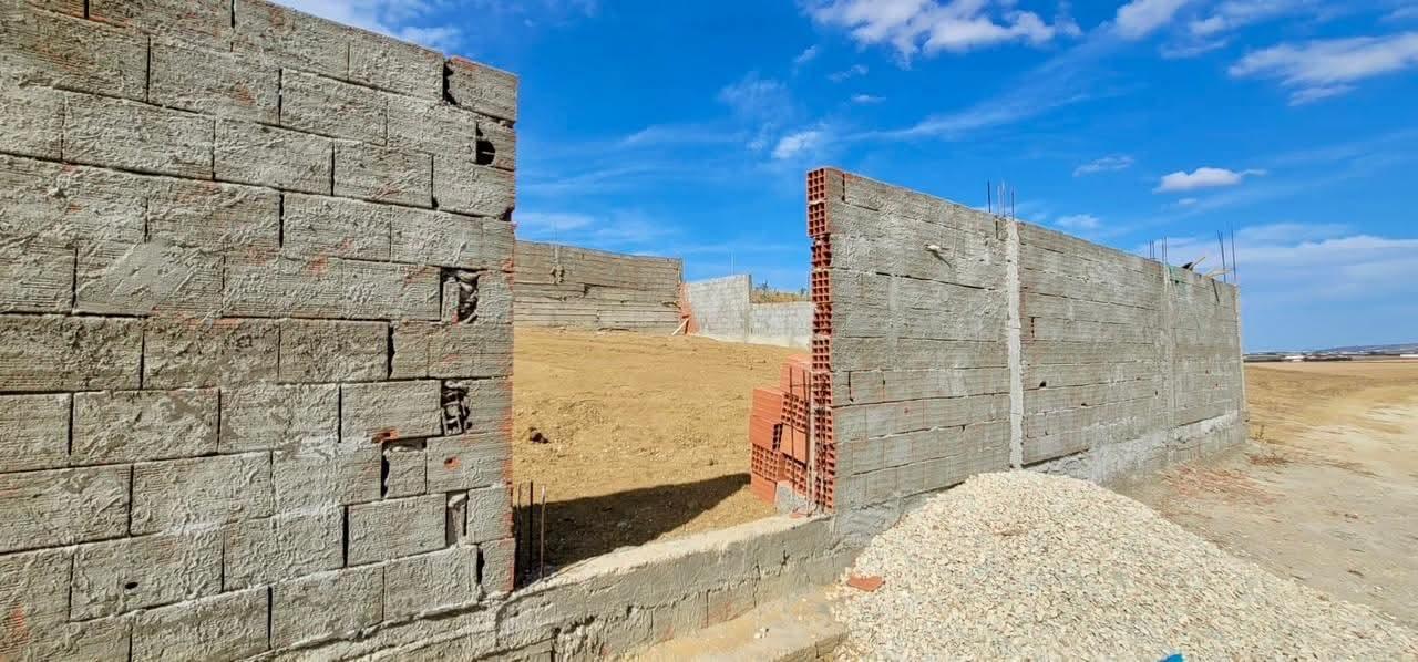 Sidi Thabet&nbsp;Sidi Thabet&nbsp;Vente&nbsp;Surfaces&nbsp;Un projet de constructrer