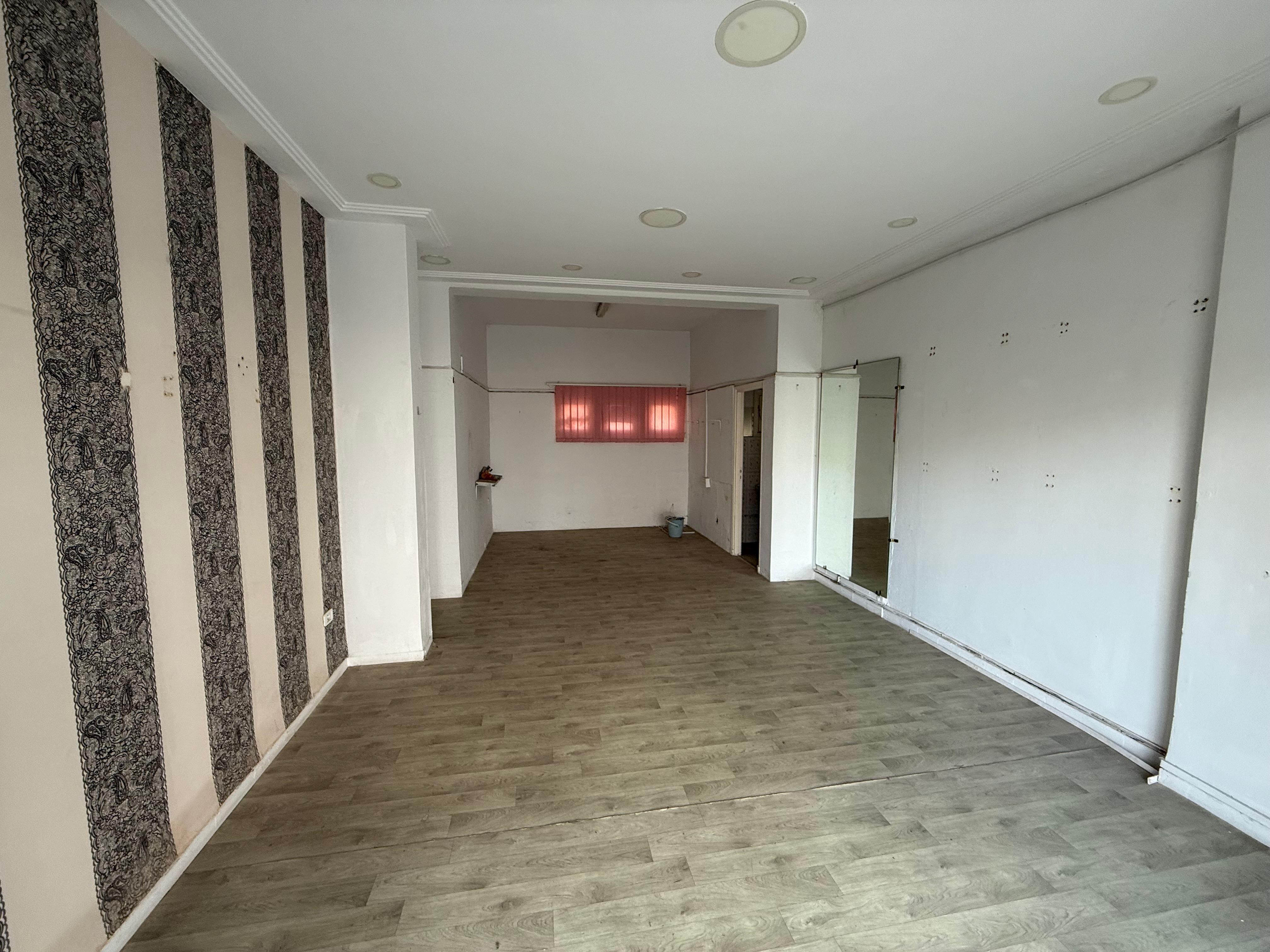 El Mourouj&nbsp;Cite Ibn Jazzar 2&nbsp;Location&nbsp;Autre&nbsp;Local spacieux