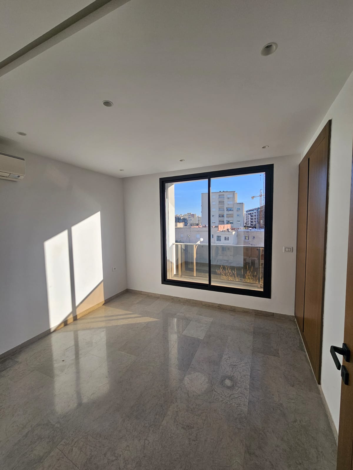 Ain Zaghouan&nbsp;Ain Zaghouan&nbsp;Location&nbsp;Appart. 3 pi�ces&nbsp;S plus deux haut standing � la nv soukra