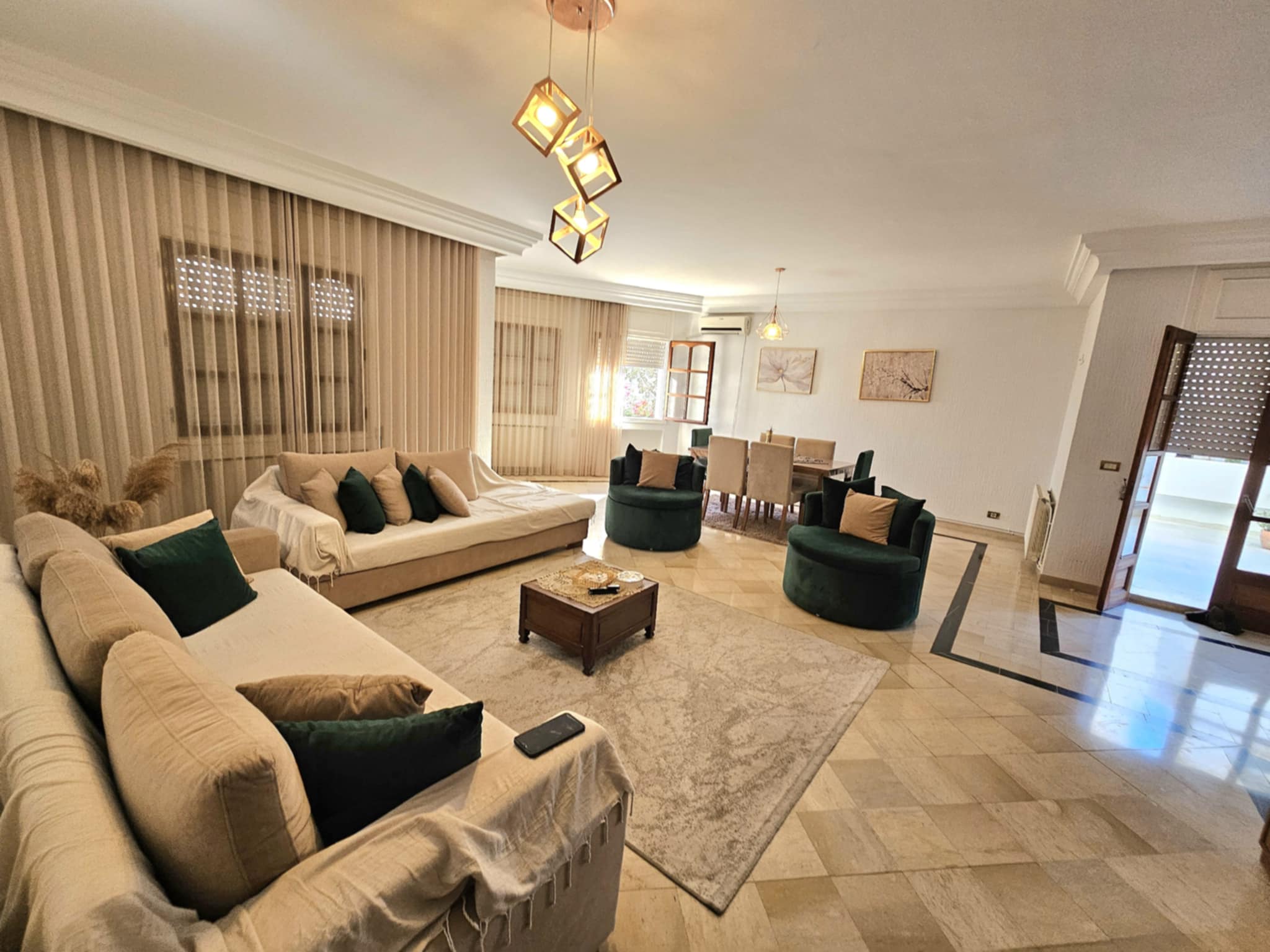 Ariana Ville&nbsp;Cite Ennasr 1&nbsp;Vente&nbsp;Appart. 5 pi�ces+&nbsp;Grand appartement s4 � ennaser1