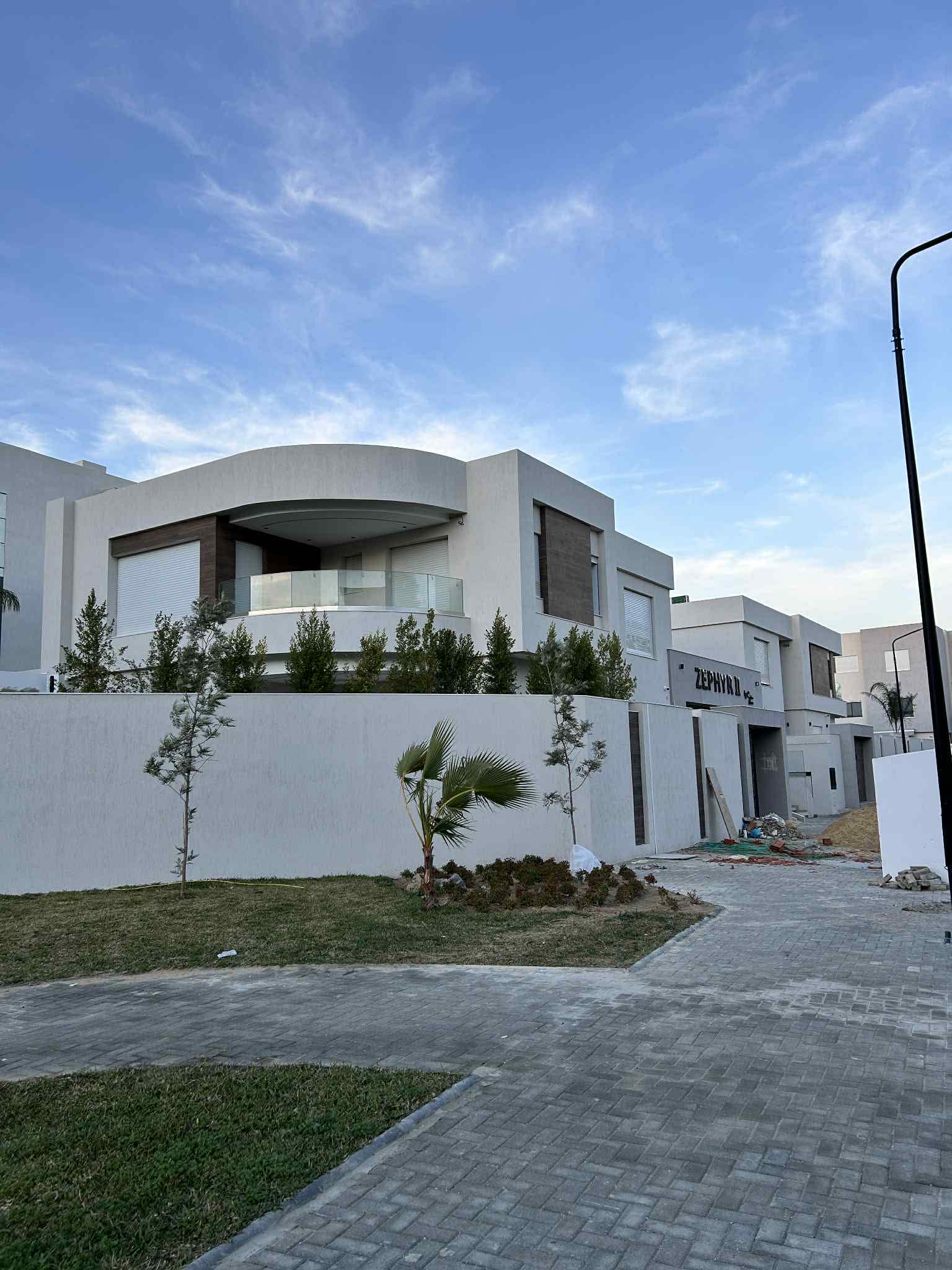 La Soukra&nbsp;Chotrana 3&nbsp;Location&nbsp;Appart. 1 pi�ce&nbsp;S1 meubl� haut standing avec parking sous sol