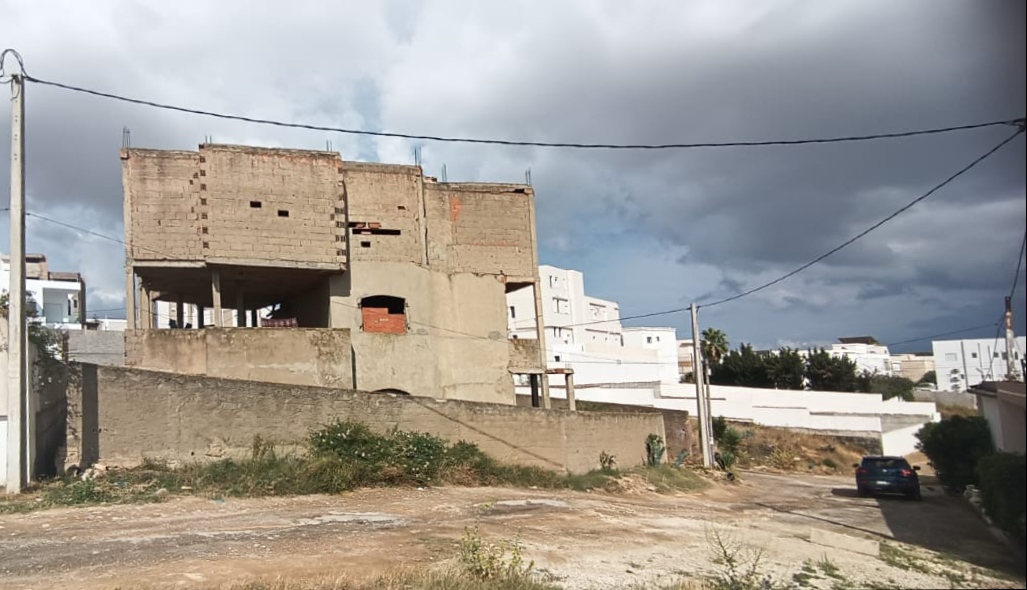 Mnihla&nbsp;Jardins d'el Menzah&nbsp;Vente&nbsp;Maisons&nbsp;Terrain avec une maison inachev�e au jdm 2