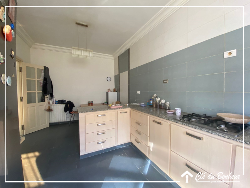 La Soukra&nbsp;Dar Fadhal&nbsp;Vente&nbsp;Appart. 5 pi�ces+&nbsp;Un beau duplex � ras jdir la soukra