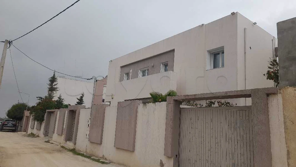 Ariana Ville&nbsp;Cite Ennasr 1&nbsp;Location&nbsp;Maisons&nbsp;Jolie eatge de villa ennaser