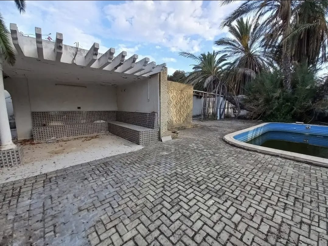 Akouda&nbsp;Chatt Meriem&nbsp;Vente&nbsp;Surfaces&nbsp;Terrain 3660 m � chatt mariem pied dans l'eau