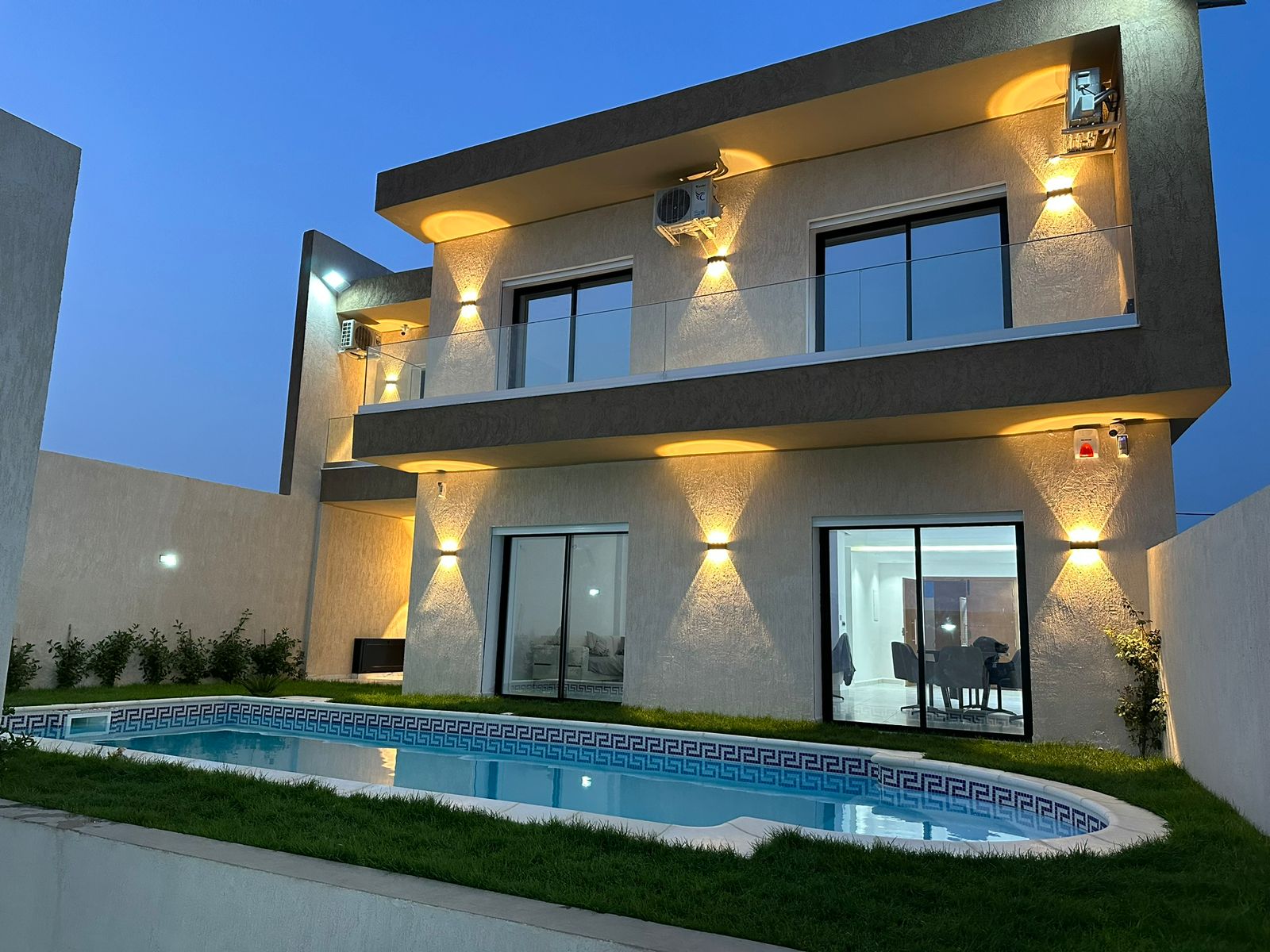 Akouda&nbsp;Chatt Meriem&nbsp;Vente&nbsp;Maisons&nbsp;Villa du luxe a double fa�ade a chatt mariem