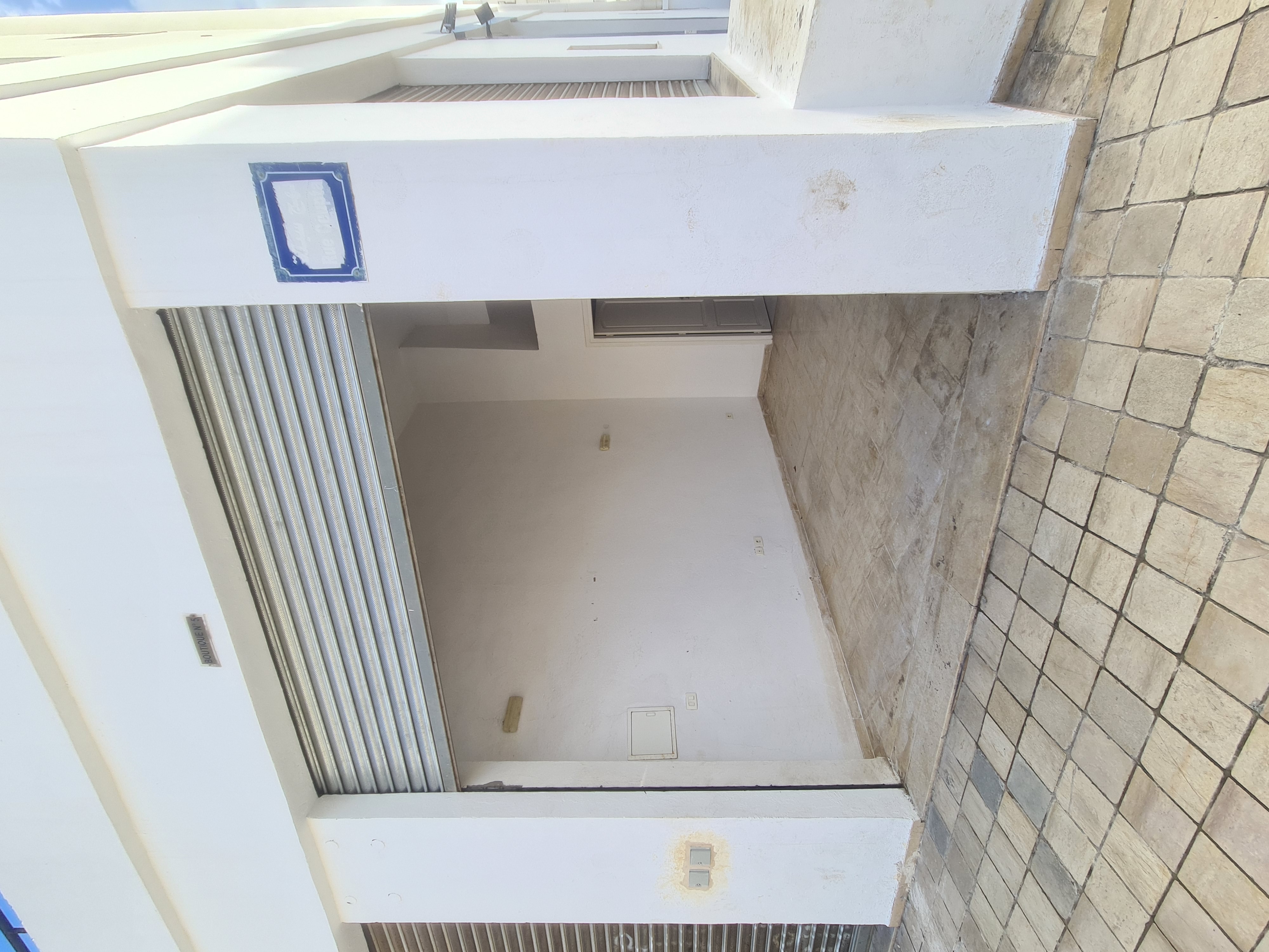 Le Bardo&nbsp;Le Bardo&nbsp;Bureaux & Commerces&nbsp;Surfaces&nbsp;Local dans une r�sidence