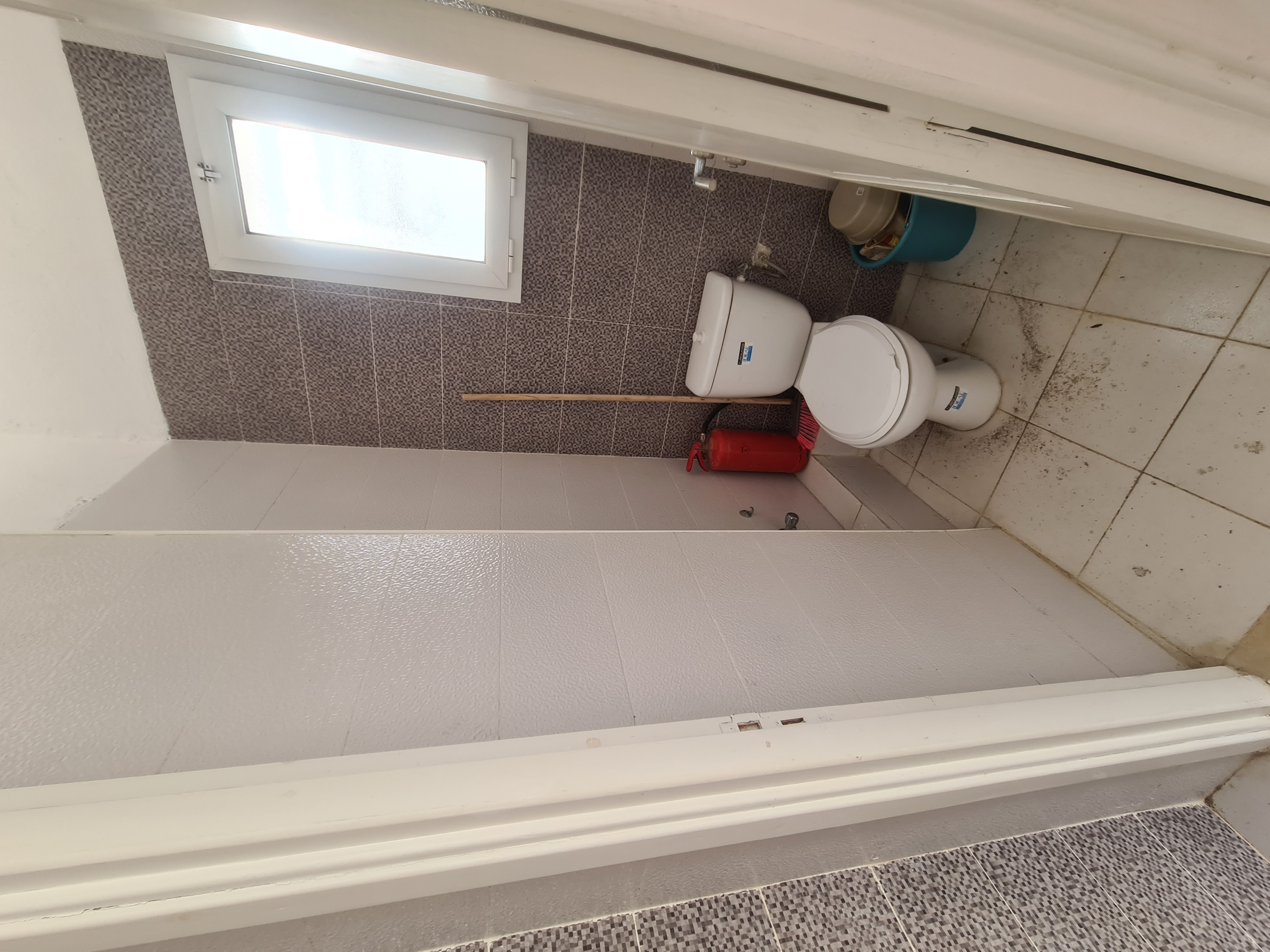 Le Bardo&nbsp;Le Bardo&nbsp;Bureaux & Commerces&nbsp;Surfaces&nbsp;Local dans une r�sidence