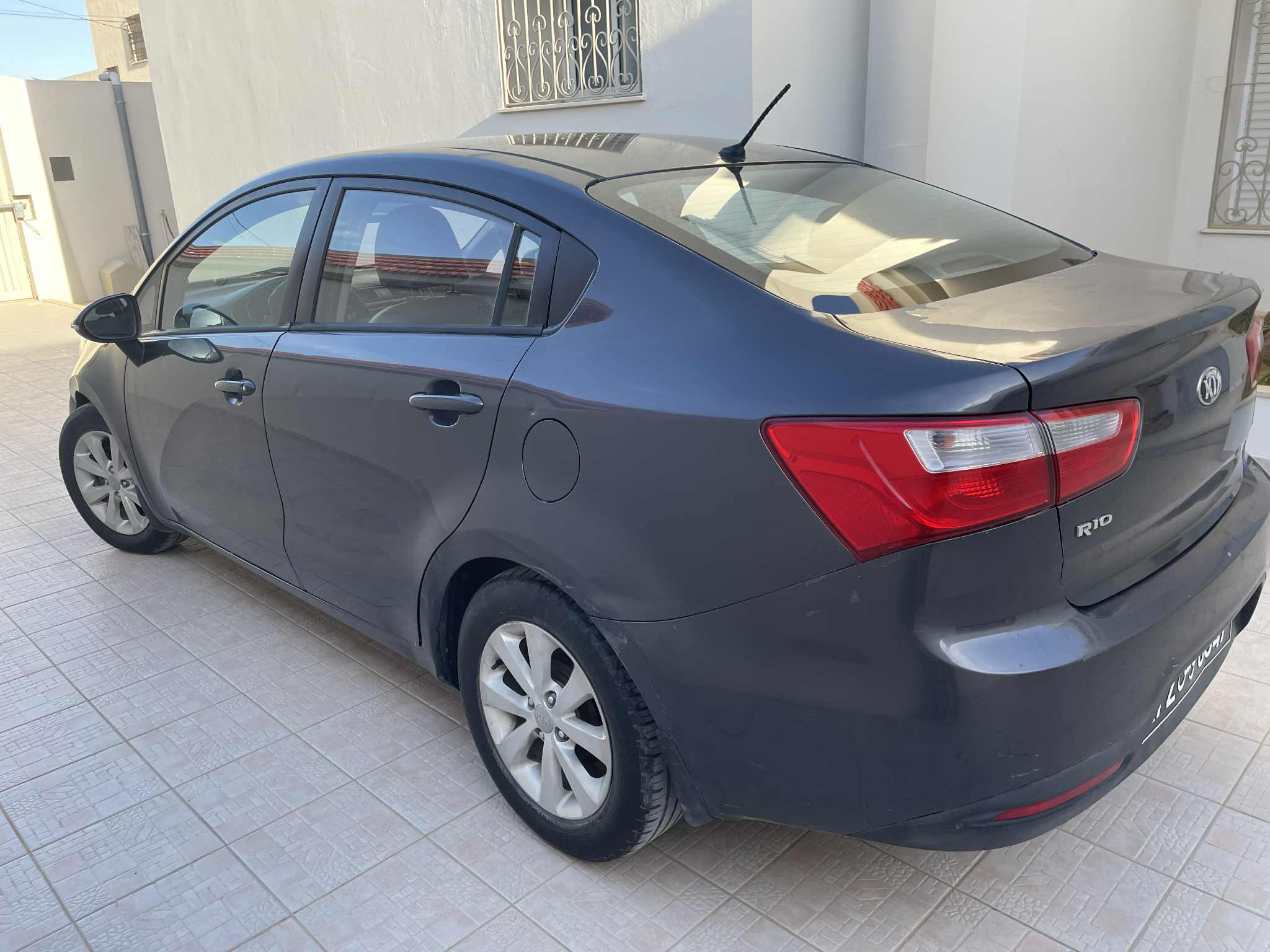 Sfax Ville&nbsp;Sidi Jilani&nbsp;Kia&nbsp;Rio&nbsp;Kia rio berline 2014 tr�s bon �tat 1�re main
