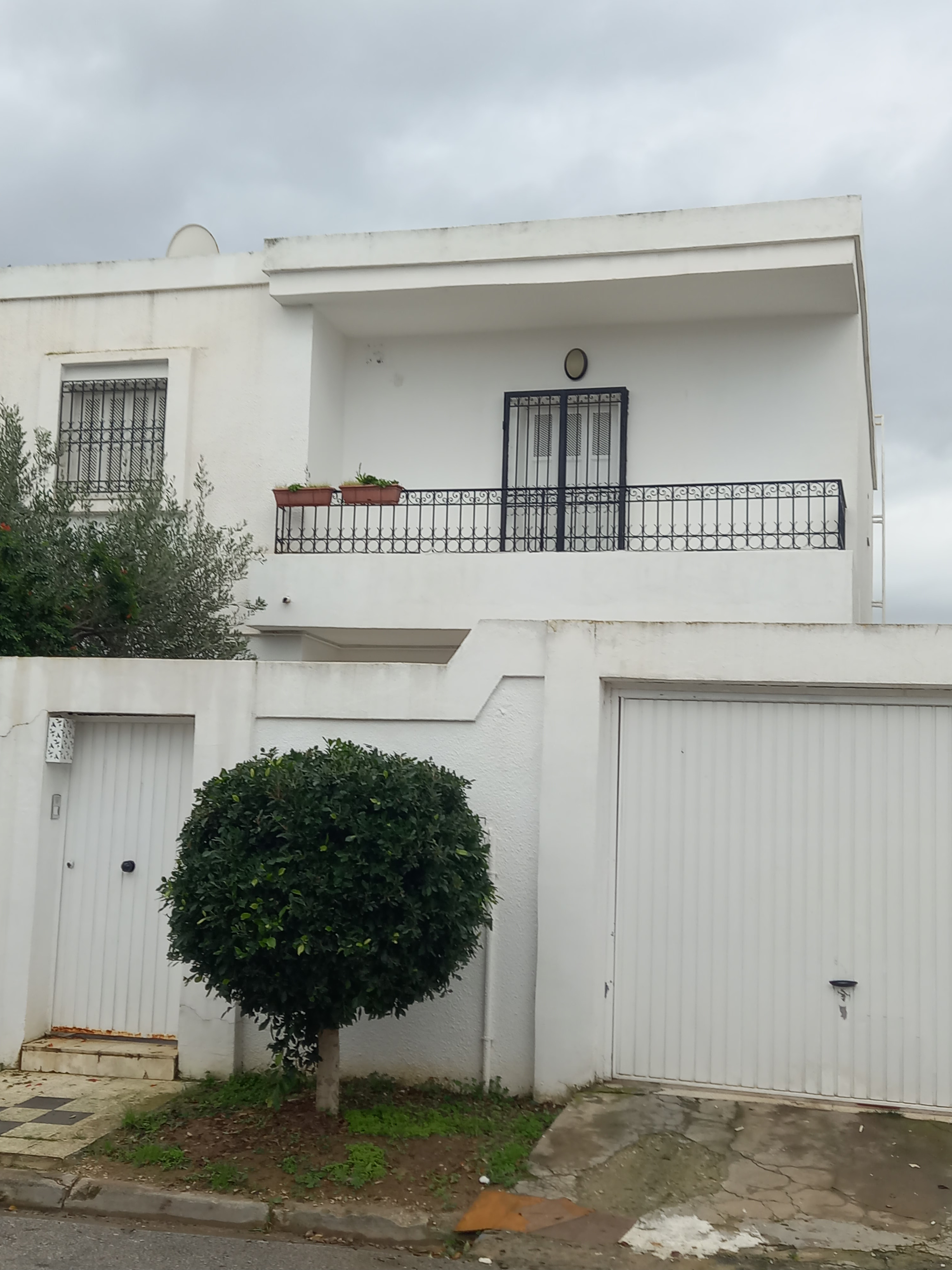 Ariana Ville&nbsp;El Menzah 8&nbsp;Location&nbsp;Maisons&nbsp;Villa menzah 8