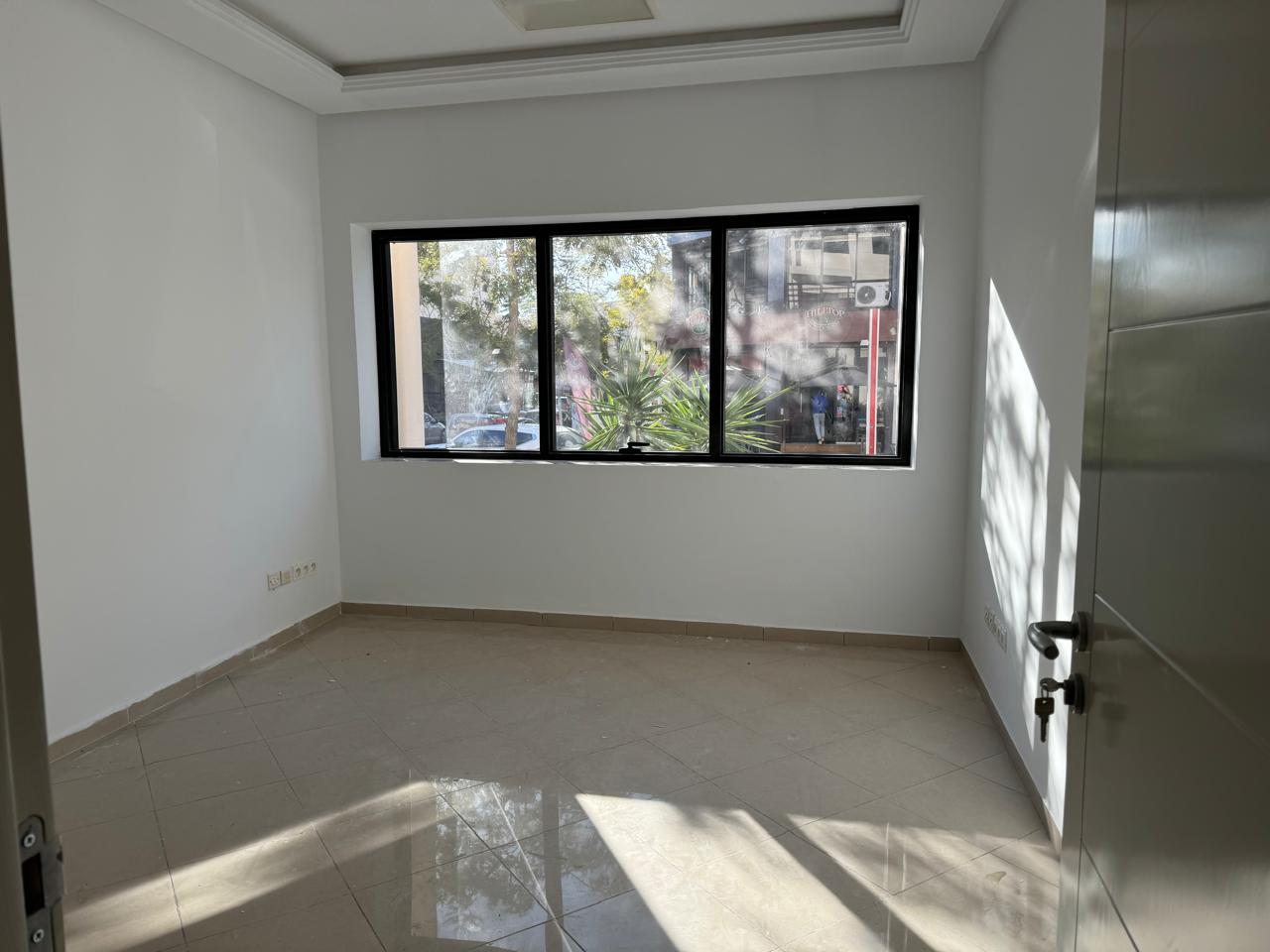 La Marsa&nbsp;Berge Du Lac&nbsp;Bureaux & Commerces&nbsp;Bureau&nbsp;Tr�s joli immeuble administratifs au lac 2