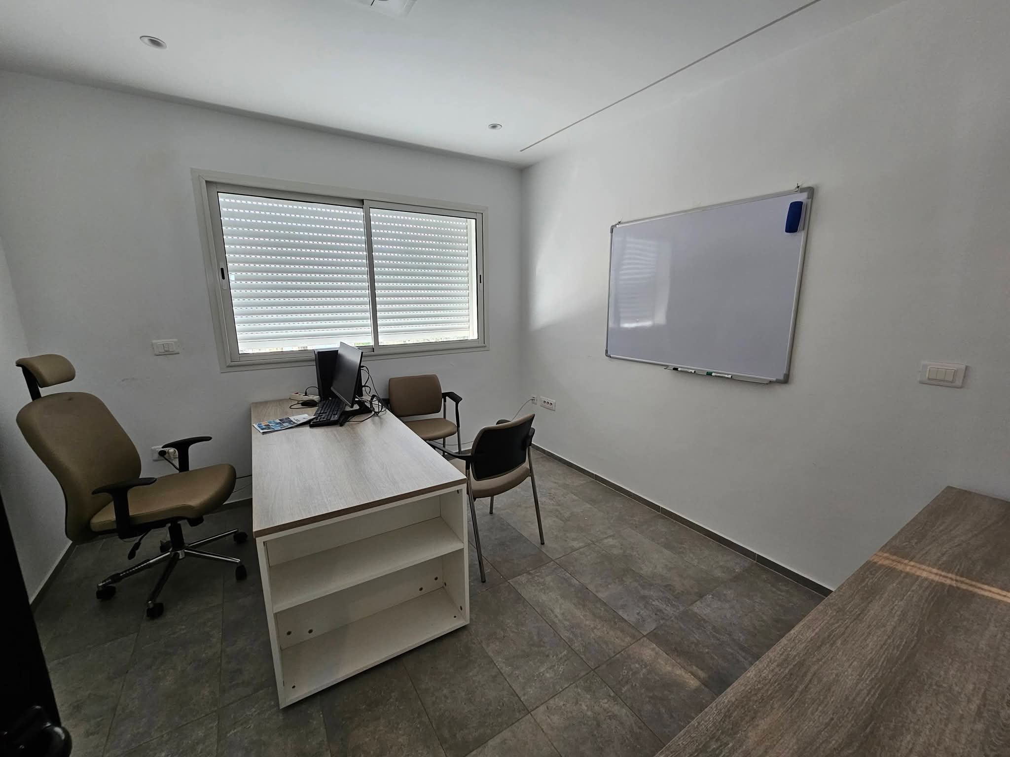 Ariana Ville&nbsp;El Menzah 5&nbsp;Bureaux & Commerces&nbsp;Bureau&nbsp;Plateau des bureaux prenuium 7000d menzahv5