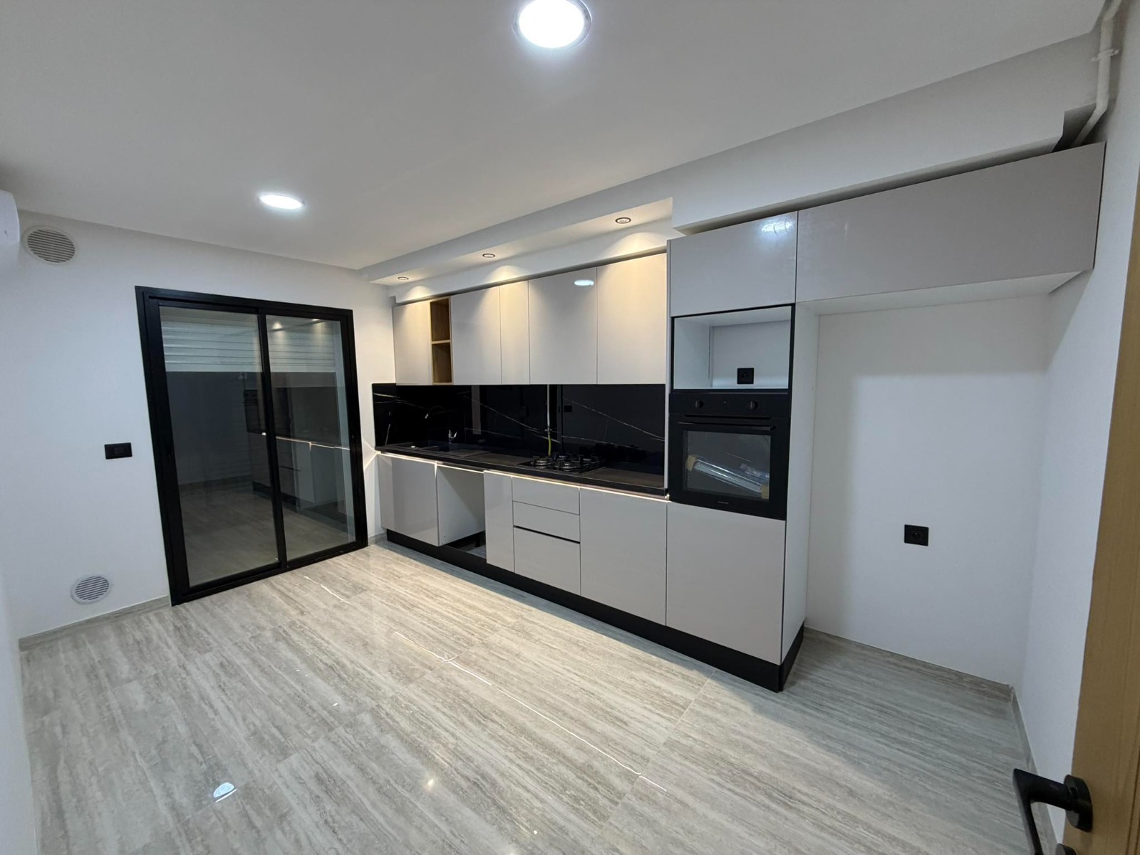 Ariana Ville&nbsp;Cite Ennasr 2&nbsp;Location&nbsp;Appart. 3 pi�ces&nbsp;S plus 2 hst a ennasr 2 wb4434