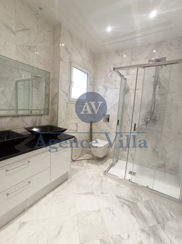 La Soukra&nbsp;La Soukra&nbsp;Location&nbsp;Appart. 5 pi�ces+&nbsp;Une villa s5 sur deux niveau