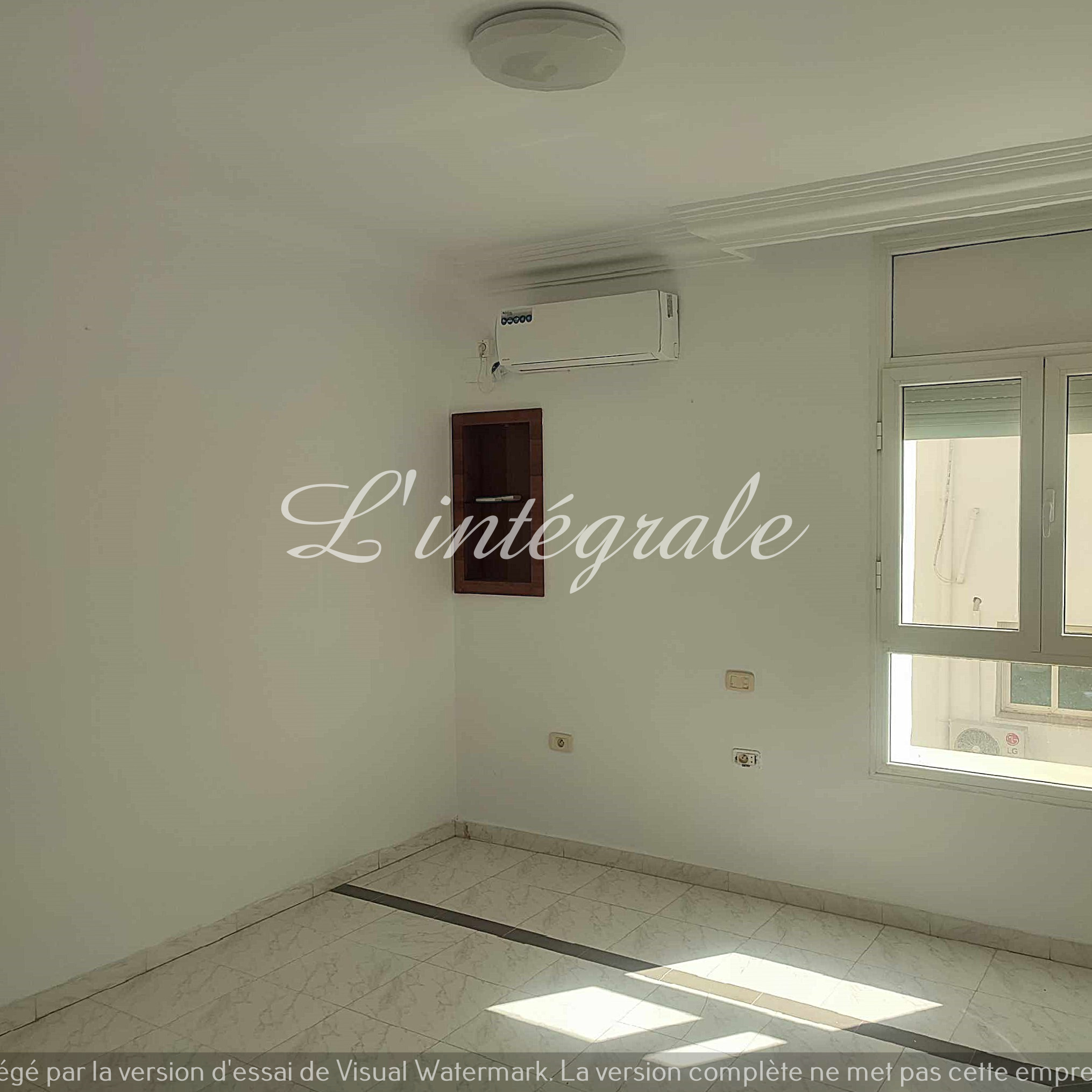 Ariana Ville&nbsp;Cite Ennasr 2&nbsp;Bureaux & Commerces&nbsp;Bureau&nbsp;Bureau spacieux avenue hedi nouira