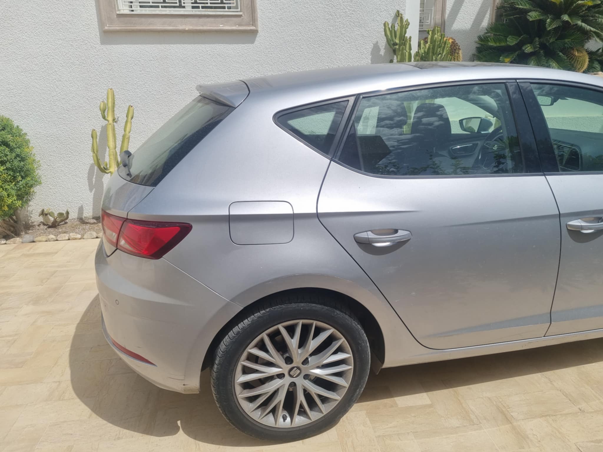 Mnihla&nbsp;Jardins d'el Menzah&nbsp;Seat&nbsp;Leon&nbsp;Vends seat leon