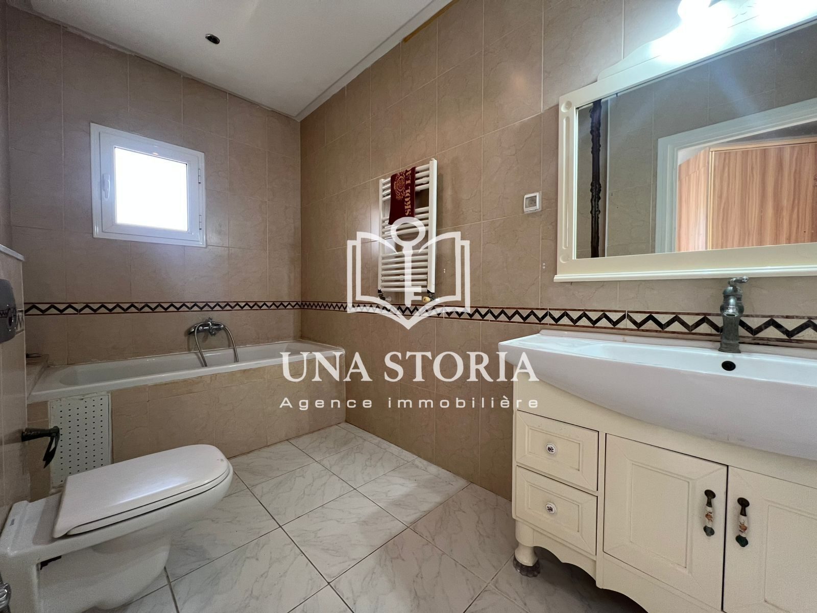 La Soukra&nbsp;Chotrana 2&nbsp;Vente&nbsp;Duplex&nbsp;Duplex en s plus 4  � chotrana 2