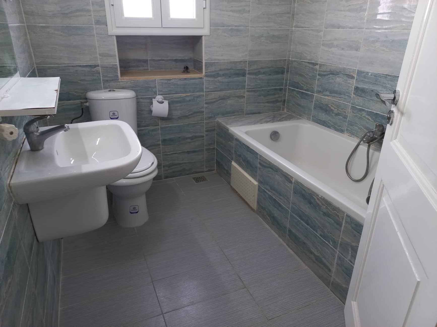 Ain Zaghouan&nbsp;Ain Zaghouan&nbsp;Location&nbsp;Appart. 3 pi�ces&nbsp;Spacieux s3 pr�s monoprix ain zaghouan nord