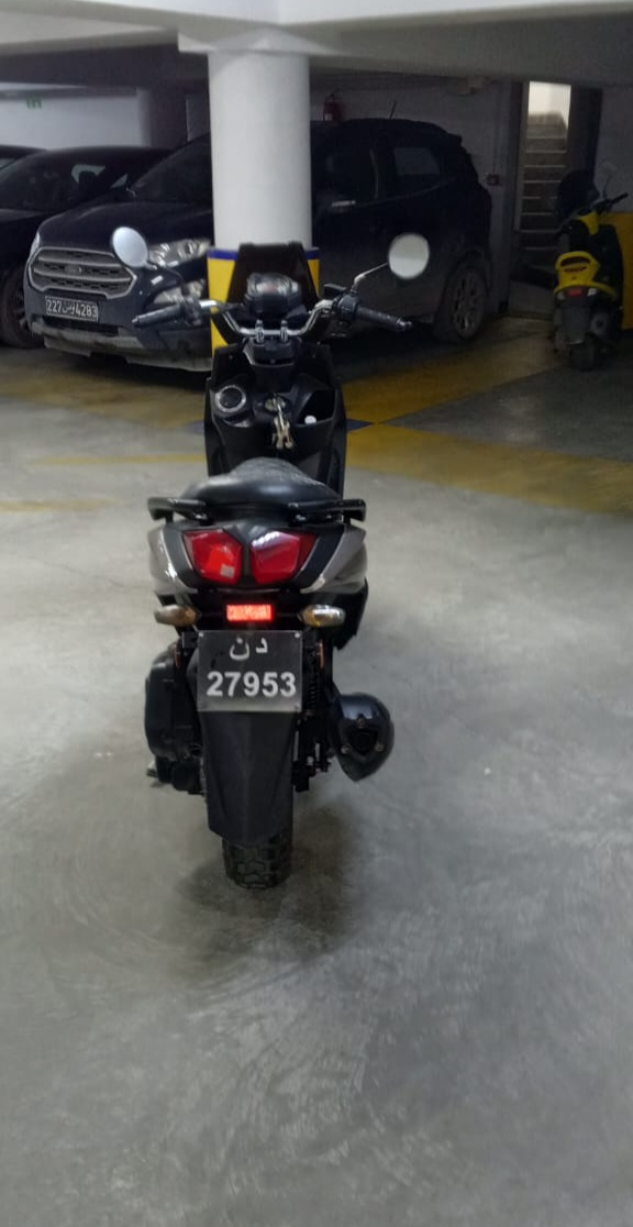 La Soukra&nbsp;Borj Louzir&nbsp;Yamaha&nbsp;Yamaha&nbsp;Yamaha tmax 125 presque neuf
