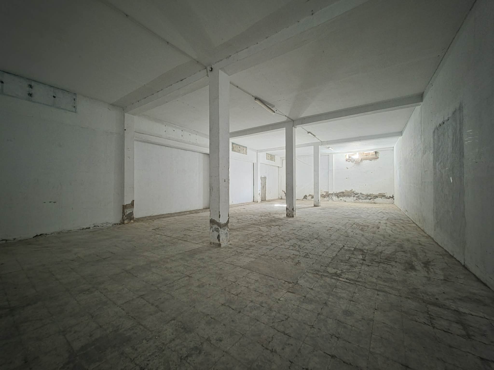 La Marsa&nbsp;Berge Du Lac&nbsp;Bureaux & Commerces&nbsp;Autre&nbsp;Local  d�p�t industriel au lac 3  kram