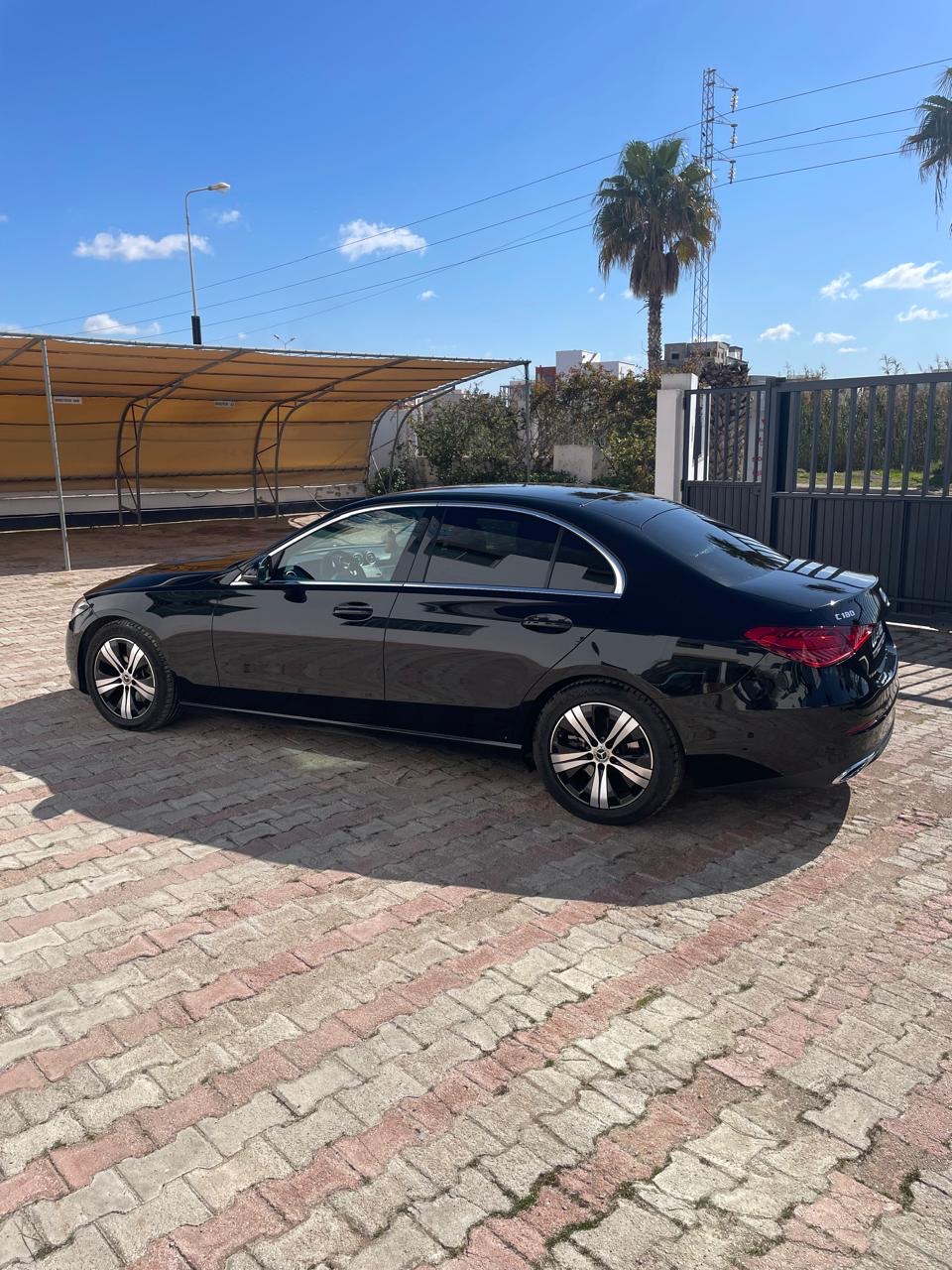 Fouchana&nbsp;Meghira Centre&nbsp;Mercedes&nbsp;C&nbsp;Mercedes benz noire