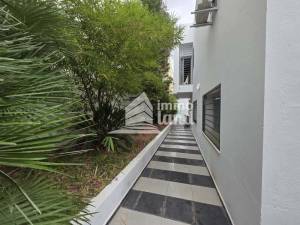 Mnihla&nbsp;Jardins d'el Menzah&nbsp;Vente&nbsp;Maisons&nbsp;Villa de 452m2 terrain a cite el faouz