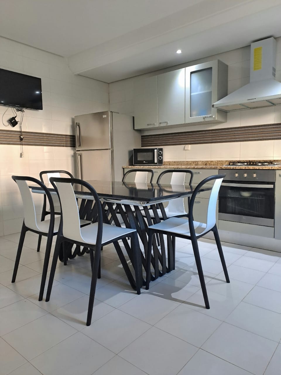 La Marsa&nbsp;El Aouina&nbsp;Location&nbsp;Appart. 5 pi�ces+&nbsp;Partc l s4 meubl� neuf cit� wahat � l'ann�e