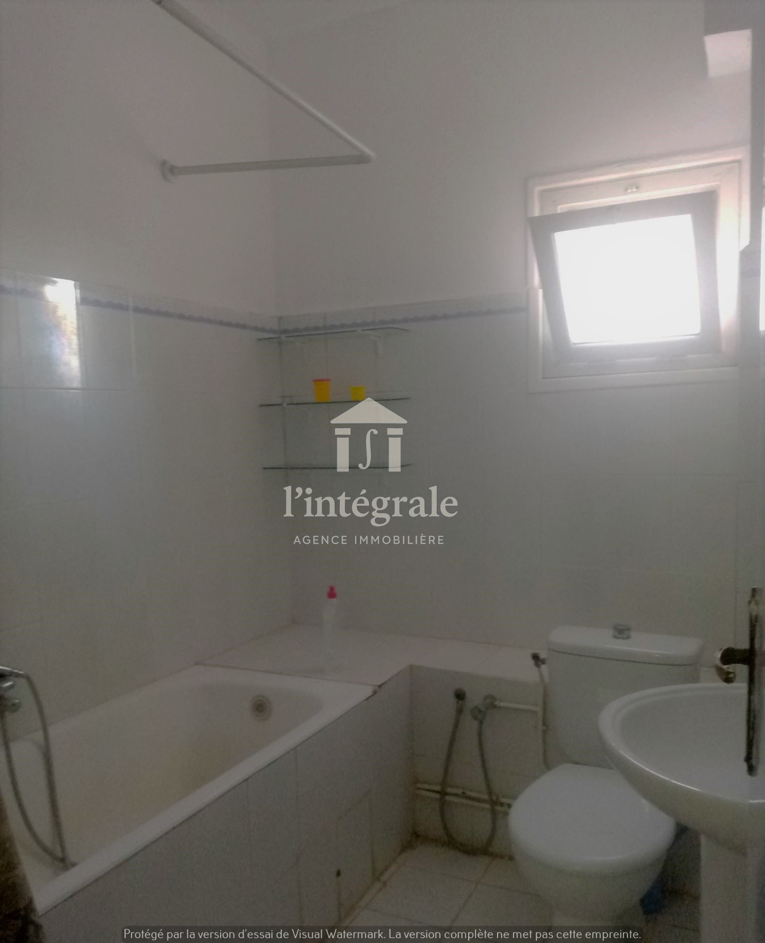 Ariana Ville&nbsp;Riadh Landlous&nbsp;Location&nbsp;Appart. 5 pi�ces+&nbsp;Spacieux s4 riadh andalous