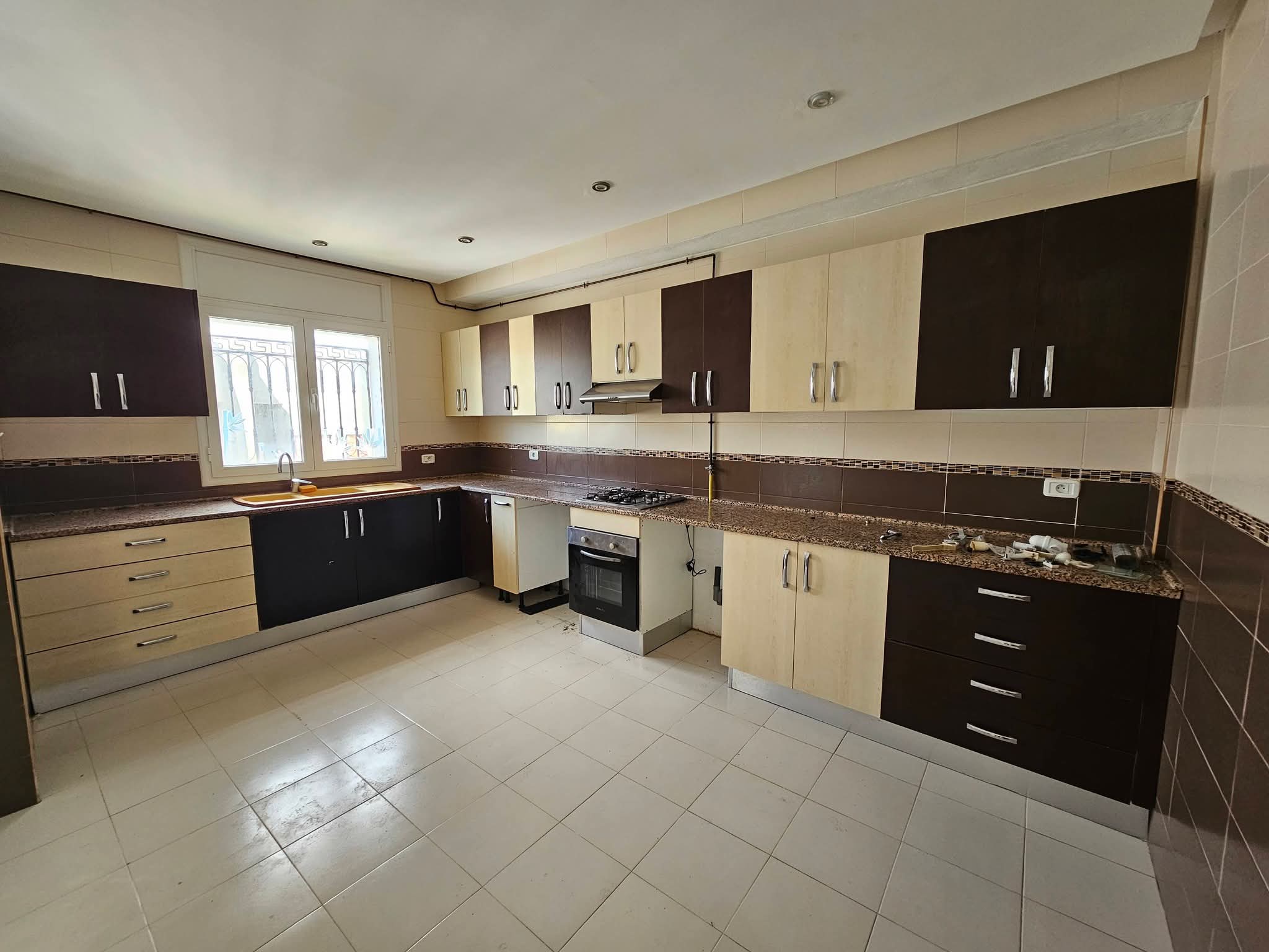 Mnihla&nbsp;Jardins d'el Menzah&nbsp;Location&nbsp;Appart. 5 pi�ces+&nbsp;Etage de villa s4 1650d