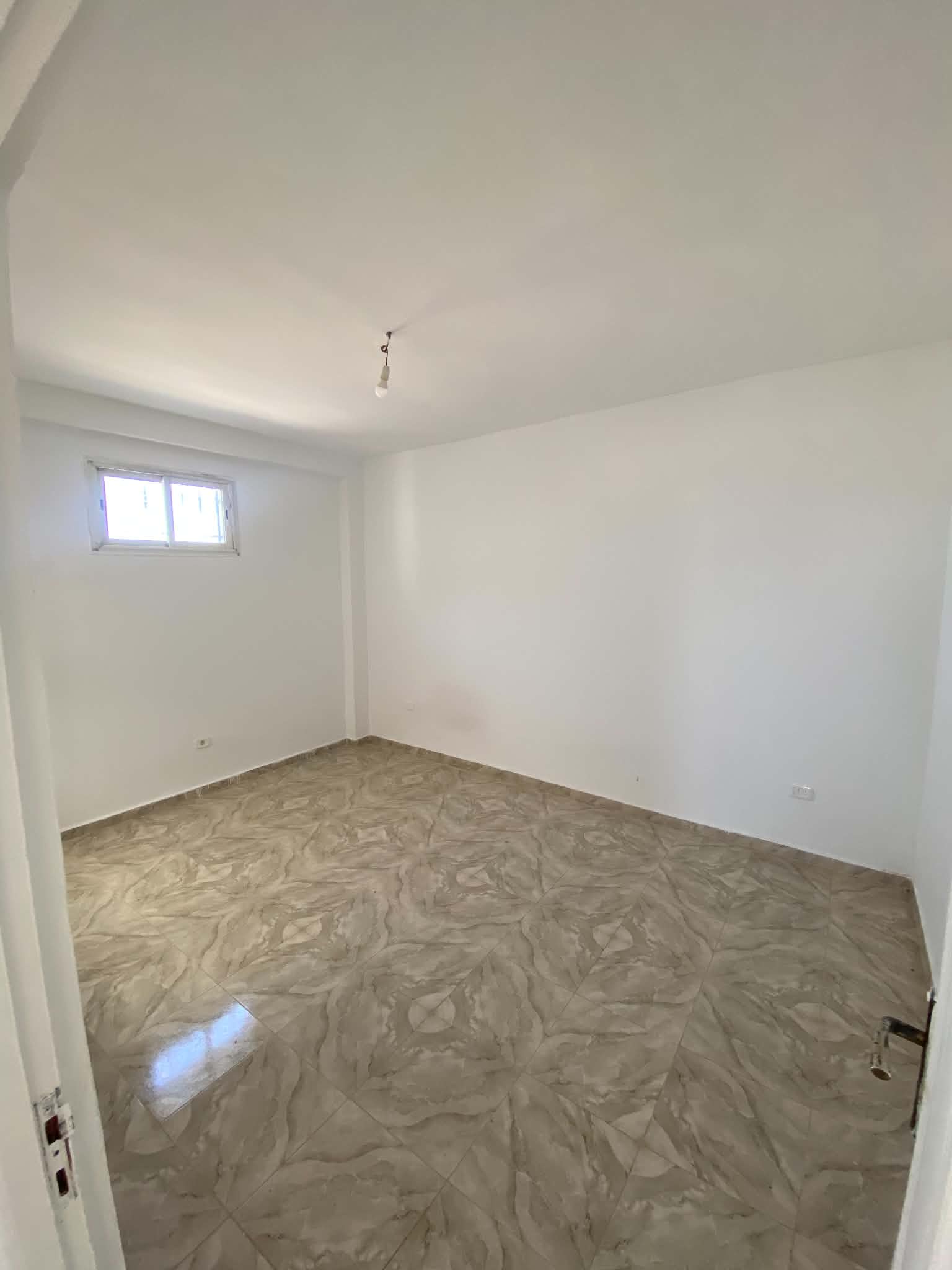 La Marsa&nbsp;Cite Bhar Lazreg&nbsp;Location&nbsp;Appart. 1 pi�ce&nbsp;Un grand  s plus 1 propre