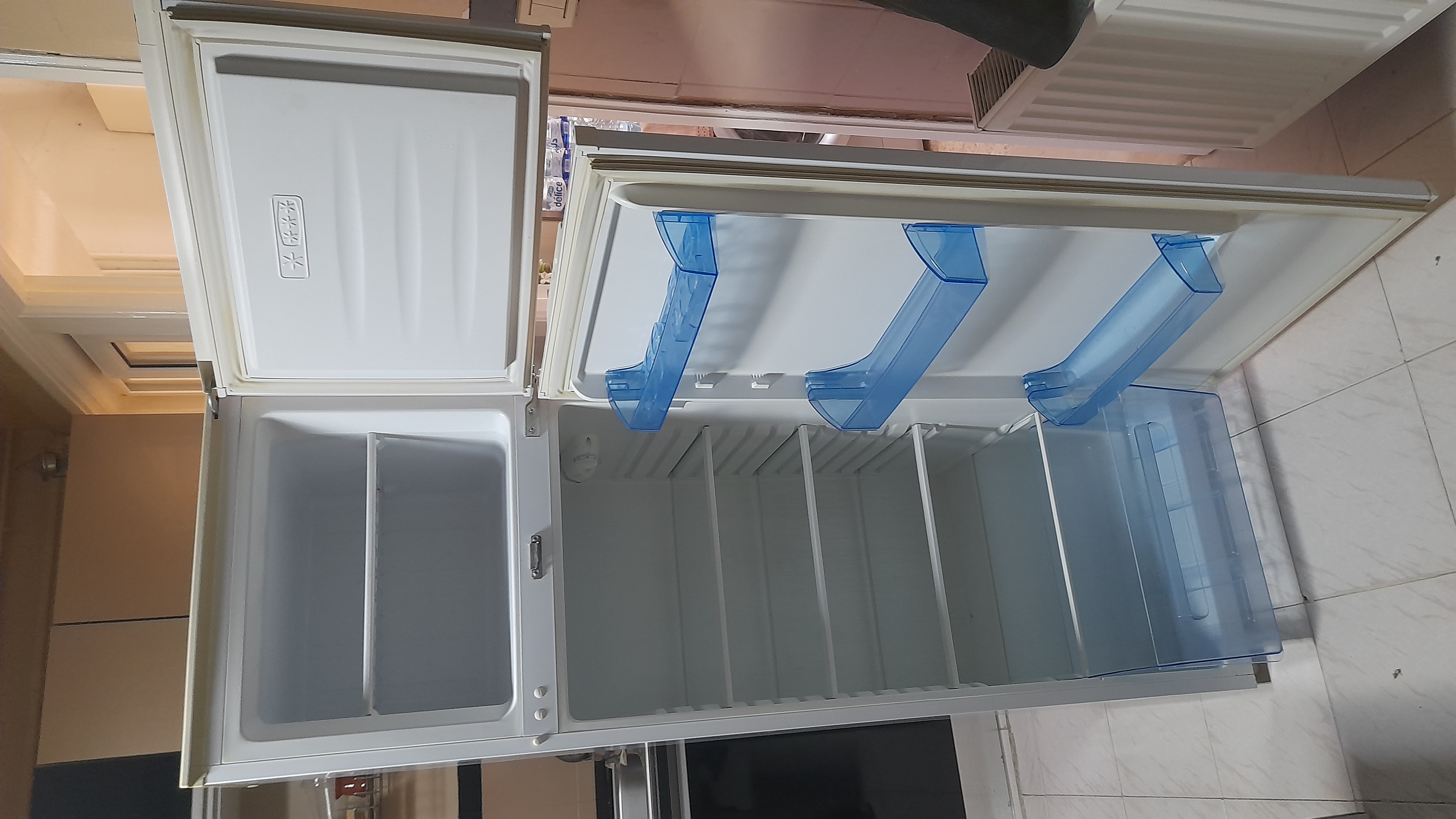 El Mourouj&nbsp;Cite Azza 2&nbsp;R�frig�rateur 2 portes&nbsp;Autre&nbsp;Frigidaire montblanc