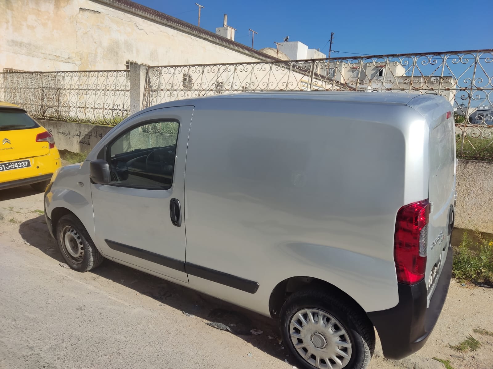 Ezzouhour (Tunis)&nbsp;Cite Ezzouhour&nbsp;Fiat&nbsp;Fiorino&nbsp;Voiture commercial