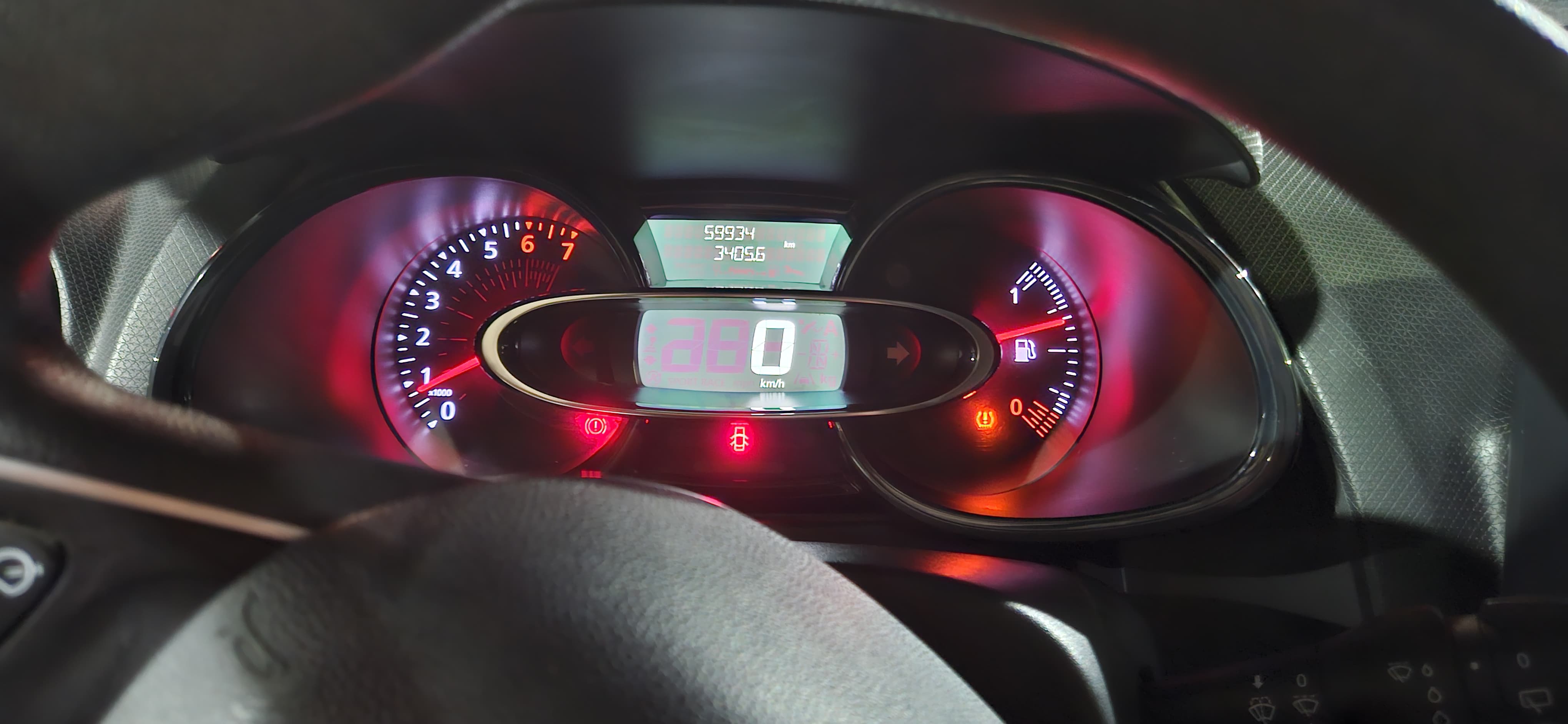 La Marsa&nbsp;Cite Aziza&nbsp;Renault&nbsp;Clio&nbsp;Clio 4 bleu