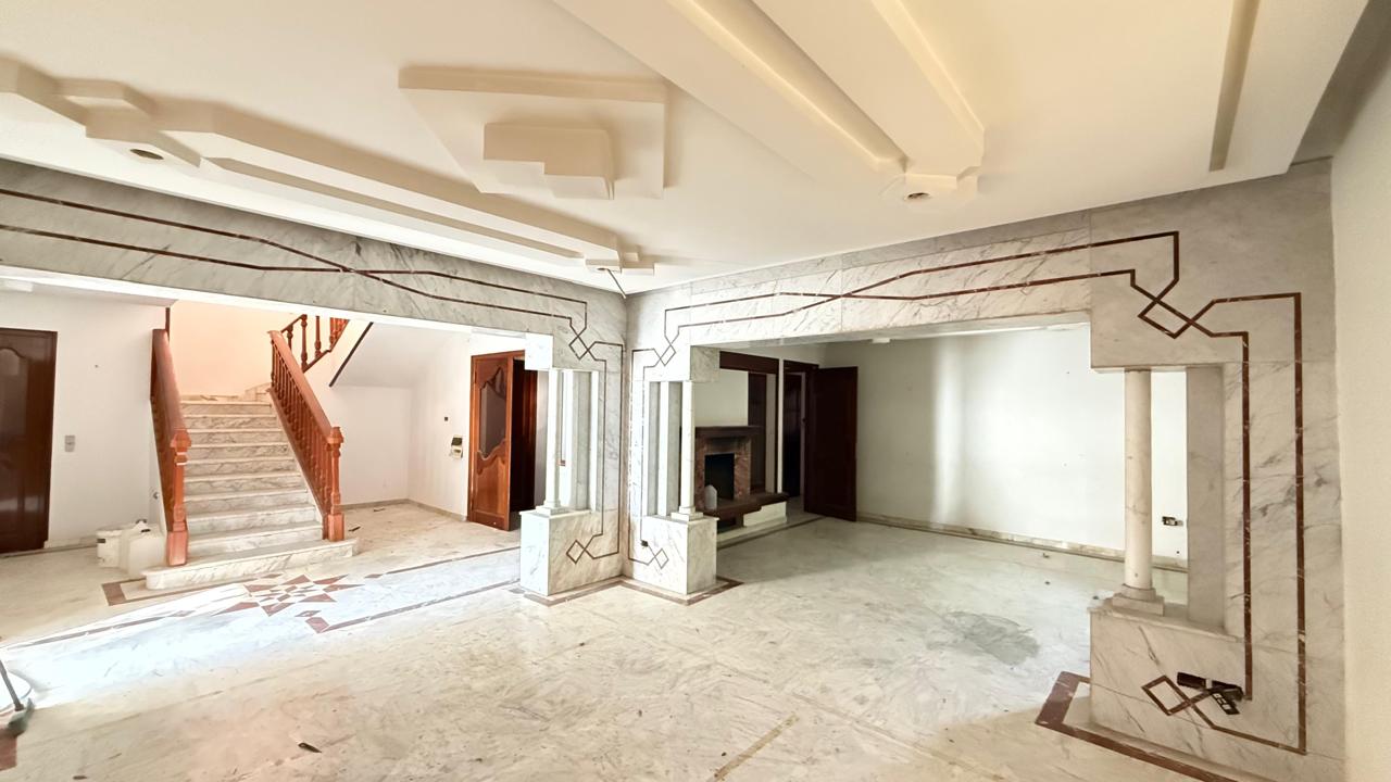 Ariana Ville&nbsp;El Menzah 6&nbsp;Vente&nbsp;Maisons&nbsp;Villa sur trois niveaux a menzah 6