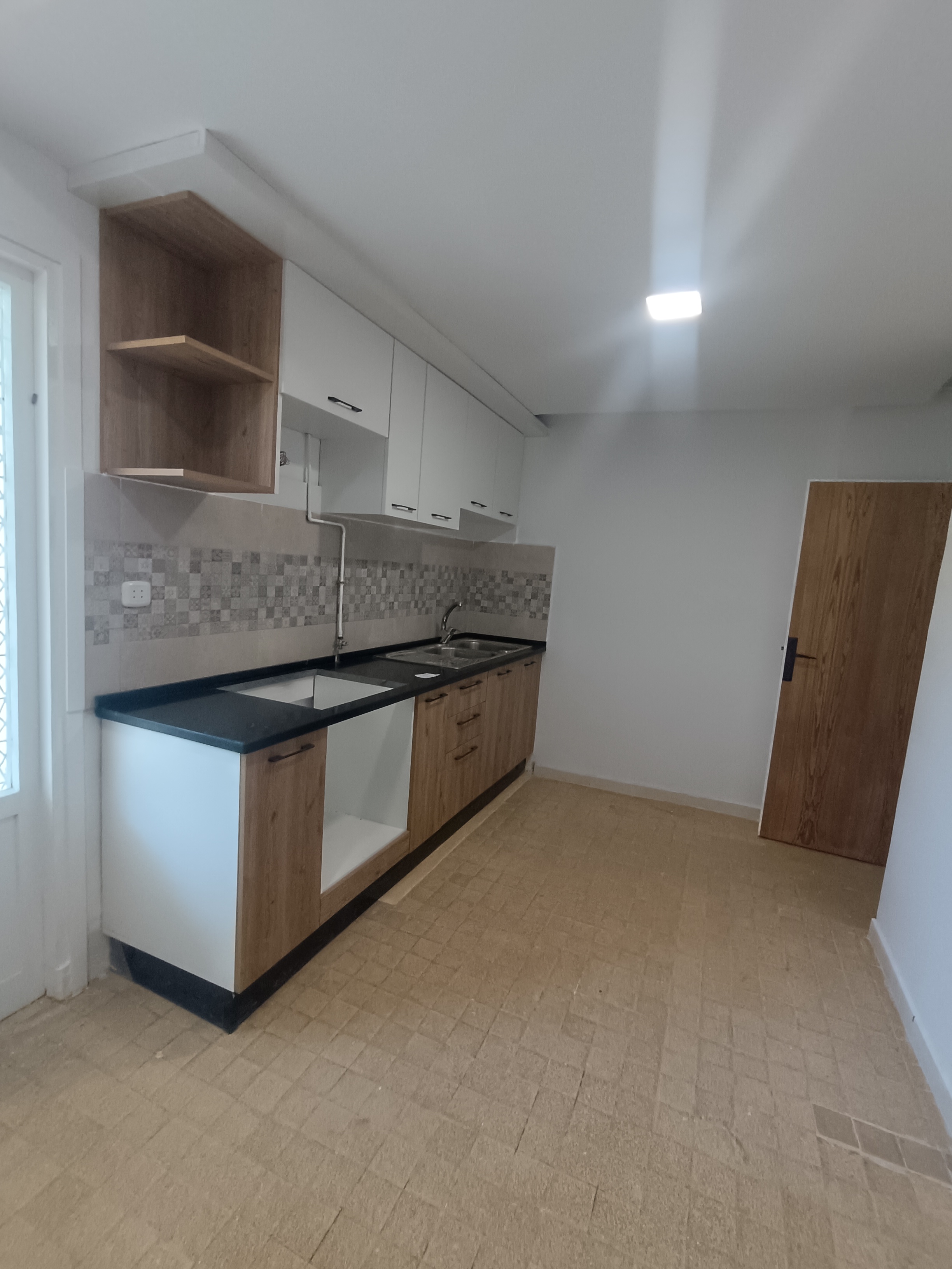 Ariana Ville&nbsp;Borj El Baccouche&nbsp;Vente&nbsp;Appart. 3 pi�ces&nbsp;Appartement s2 renove au premier etg