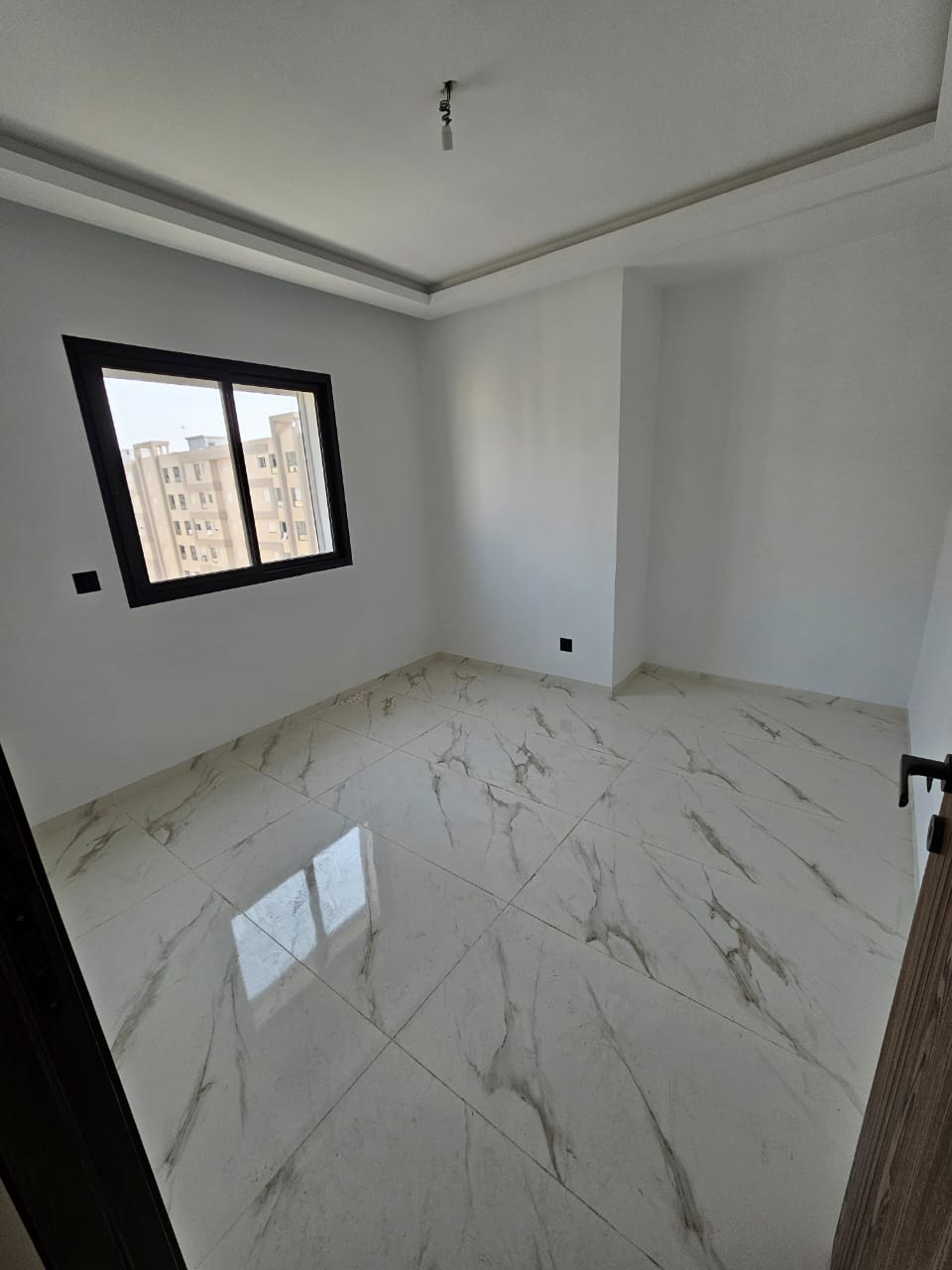 Ain Zaghouan&nbsp;Ain Zaghouan&nbsp;Location&nbsp;Appart. 3 pi�ces&nbsp;S plus deux tr�s propre et lumineux � l'aouina