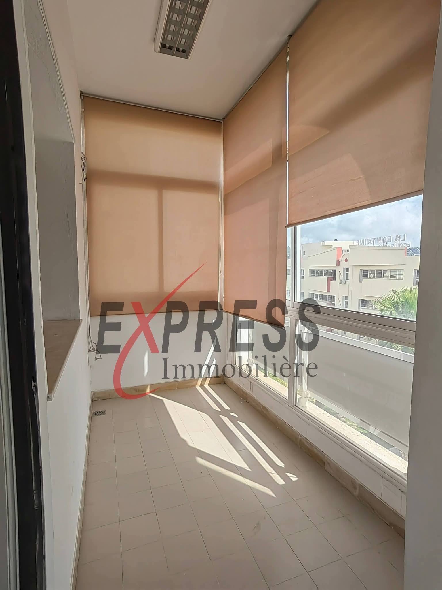 Ariana Ville&nbsp;El Menzah 7&nbsp;Vente&nbsp;Appart. 4 pi�ces&nbsp;Un appart s3 avec 2 places parking et cellier