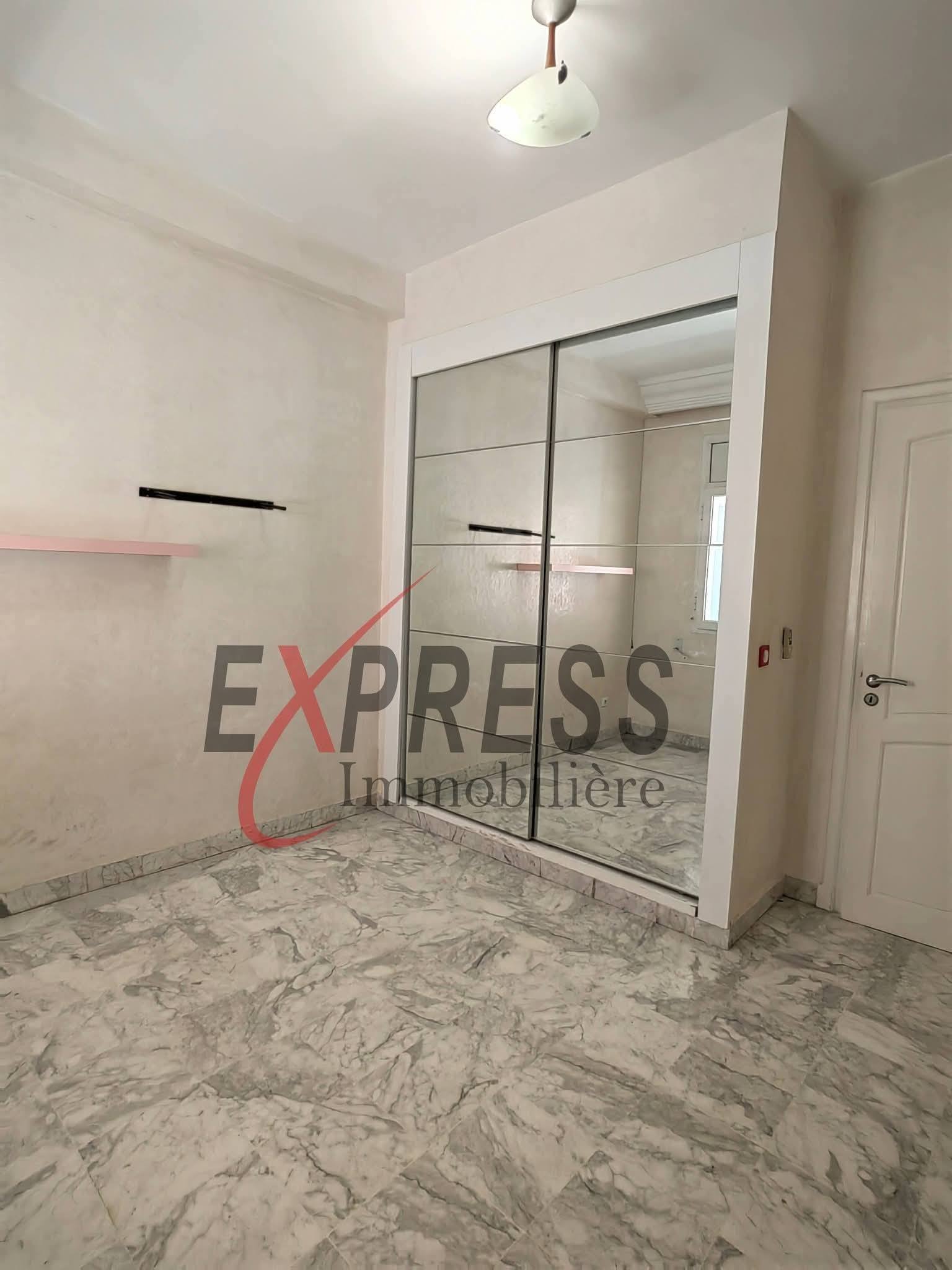 Ariana Ville&nbsp;El Menzah 7&nbsp;Vente&nbsp;Appart. 4 pi�ces&nbsp;Un appart s3 avec 2 places parking et cellier