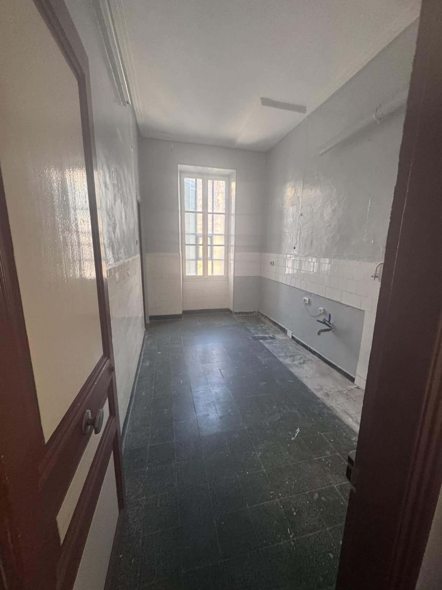 Bab Bhar&nbsp;Bab Bhar&nbsp;Vente&nbsp;Appart. 5 pi�ces+&nbsp;Un grand appartement � la rue d'angleterre